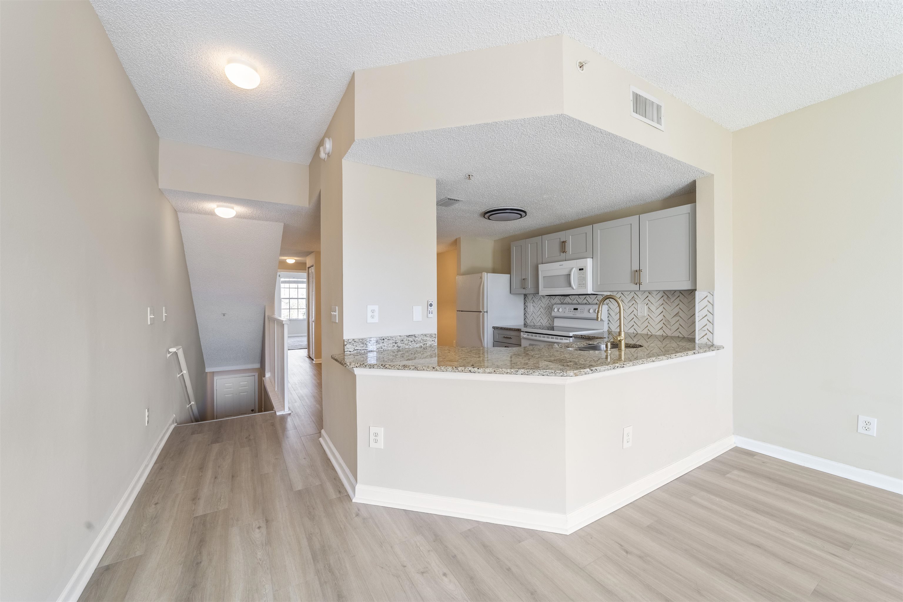 Image 5 of 59 For 4000 Grande Vista Blvd  15-130