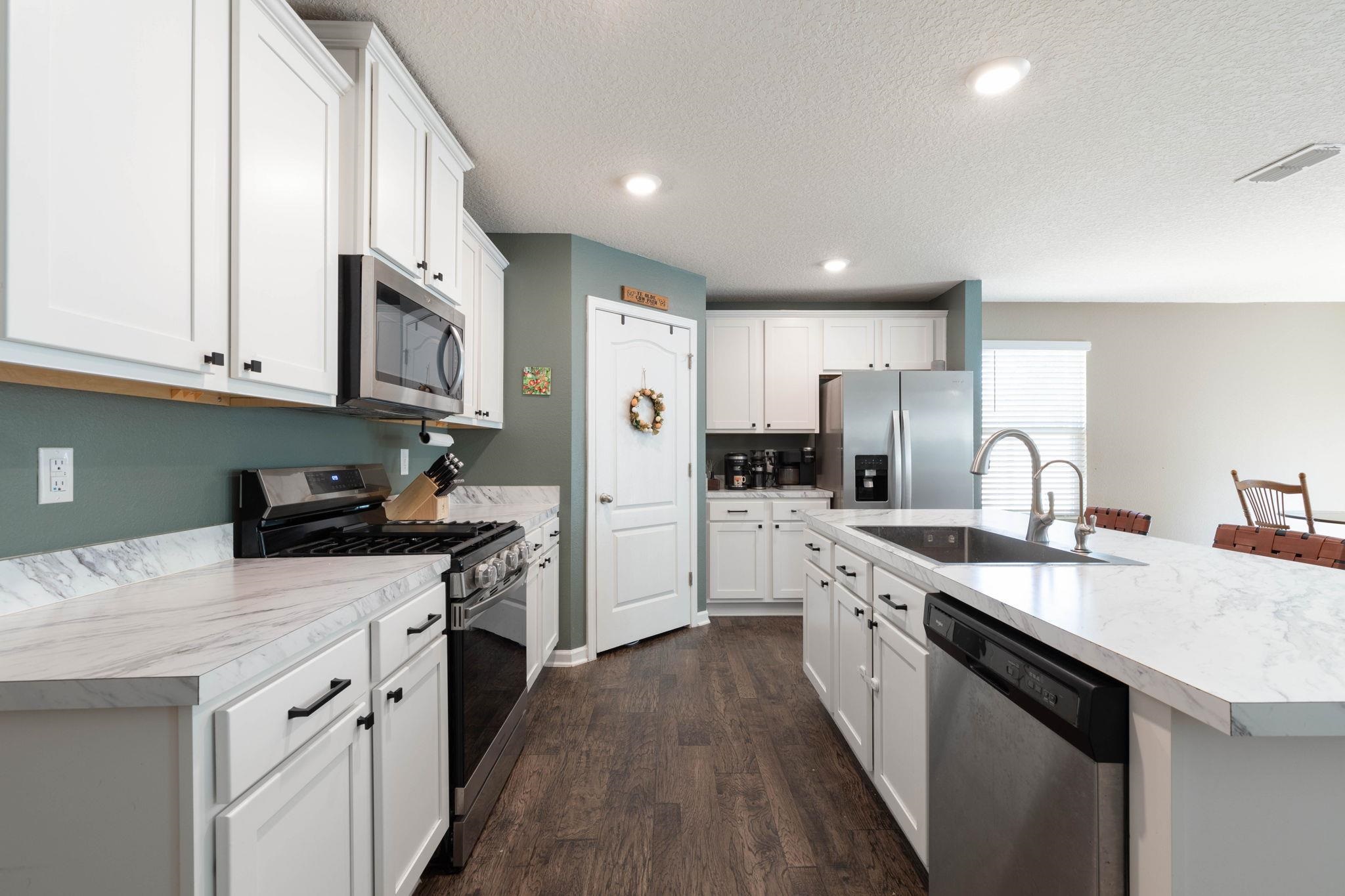 Image 12 of 80 For 253 Jarama Cir