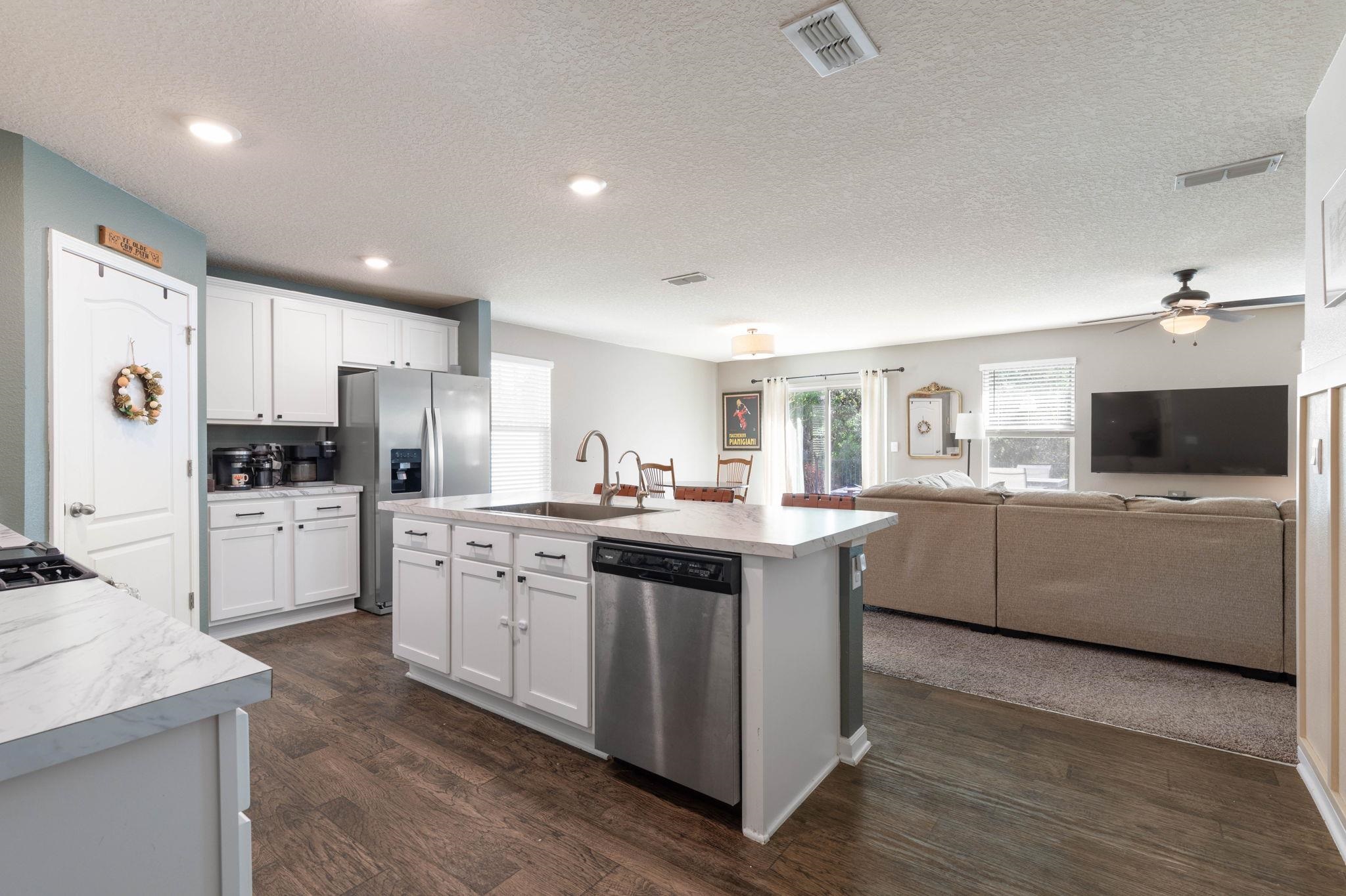 Image 3 of 80 For 253 Jarama Cir