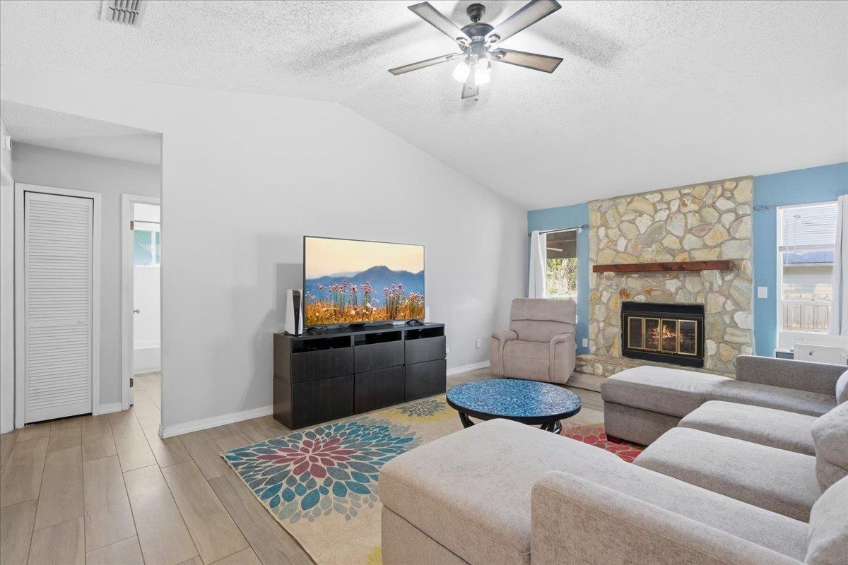 Image 10 of 55 For 204 Queen Rd