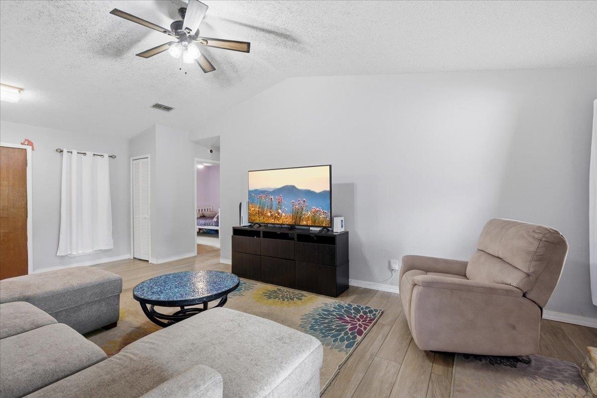 Image 13 of 55 For 204 Queen Rd