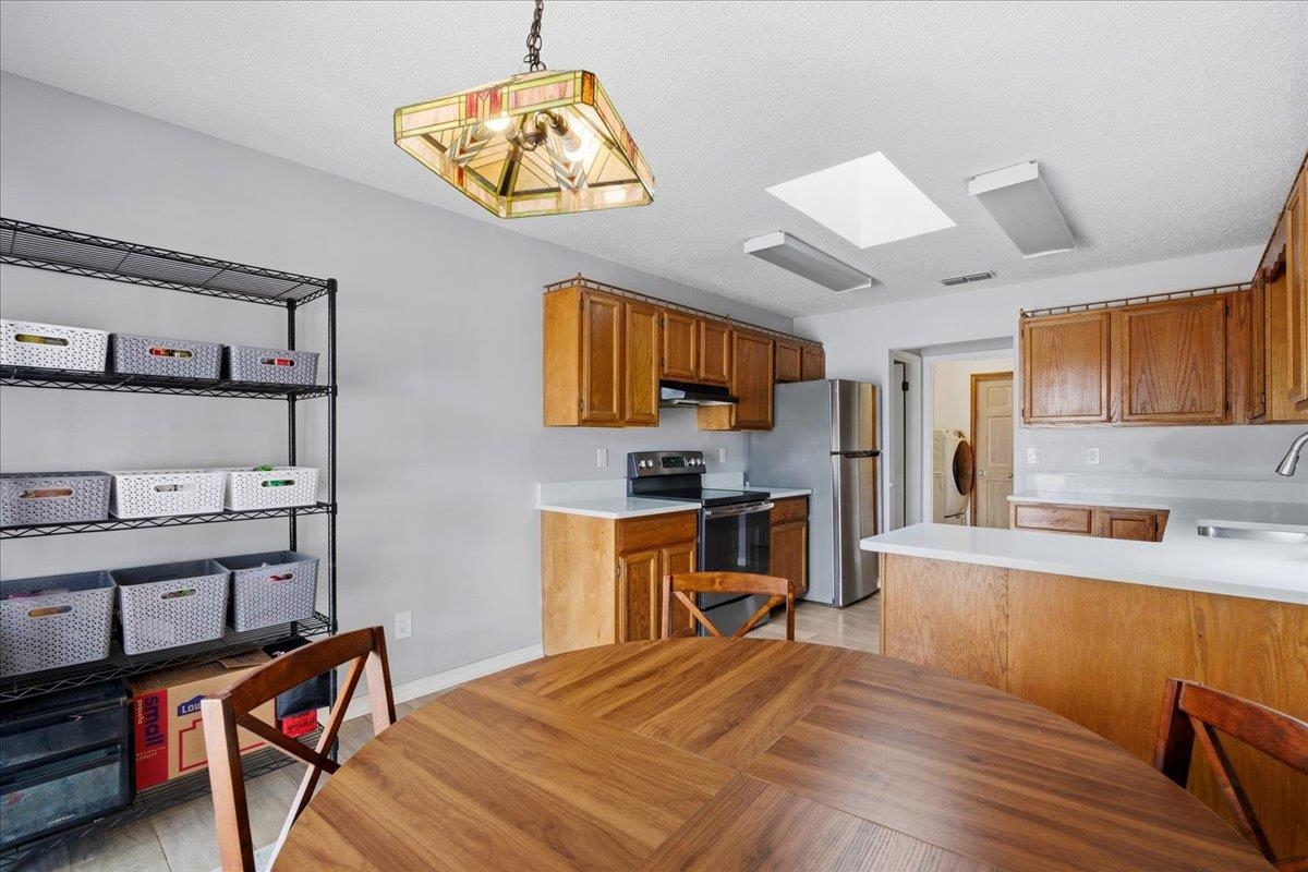 Image 14 of 55 For 204 Queen Rd