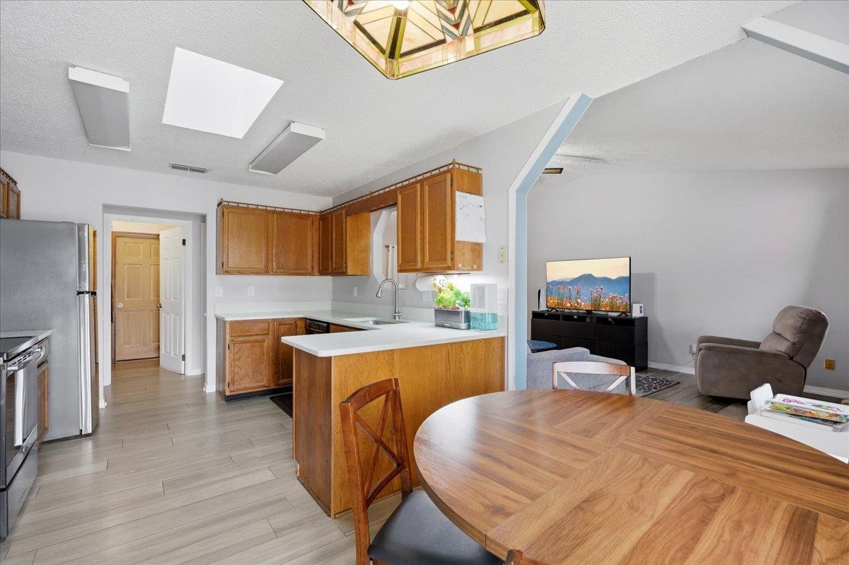 Image 15 of 55 For 204 Queen Rd