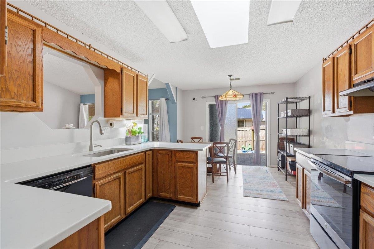 Image 19 of 55 For 204 Queen Rd