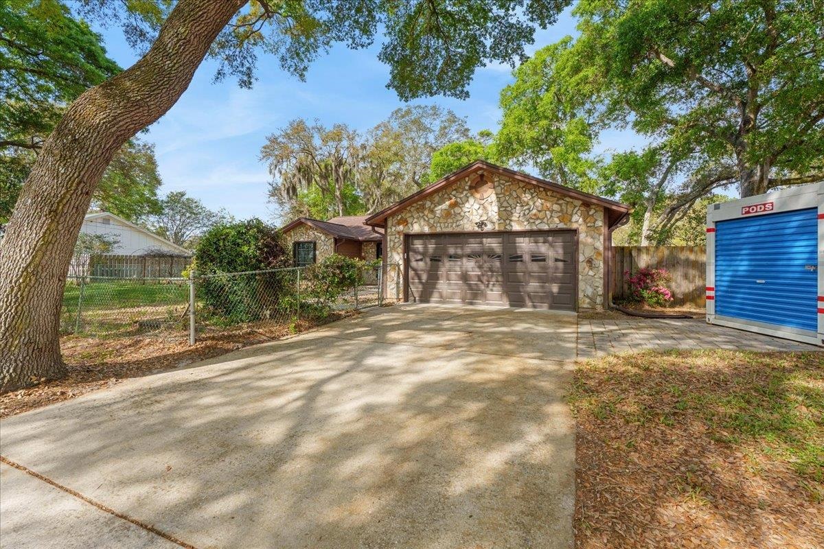 Image 3 of 55 For 204 Queen Rd