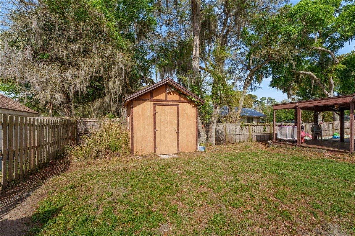 Image 37 of 55 For 204 Queen Rd