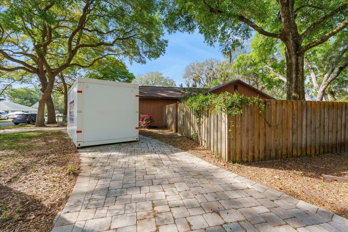 Image 4 of 55 For 204 Queen Rd