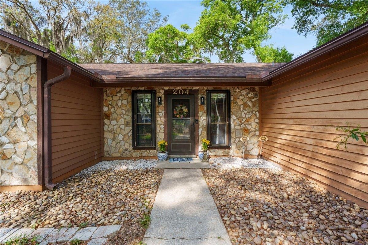 Image 6 of 55 For 204 Queen Rd