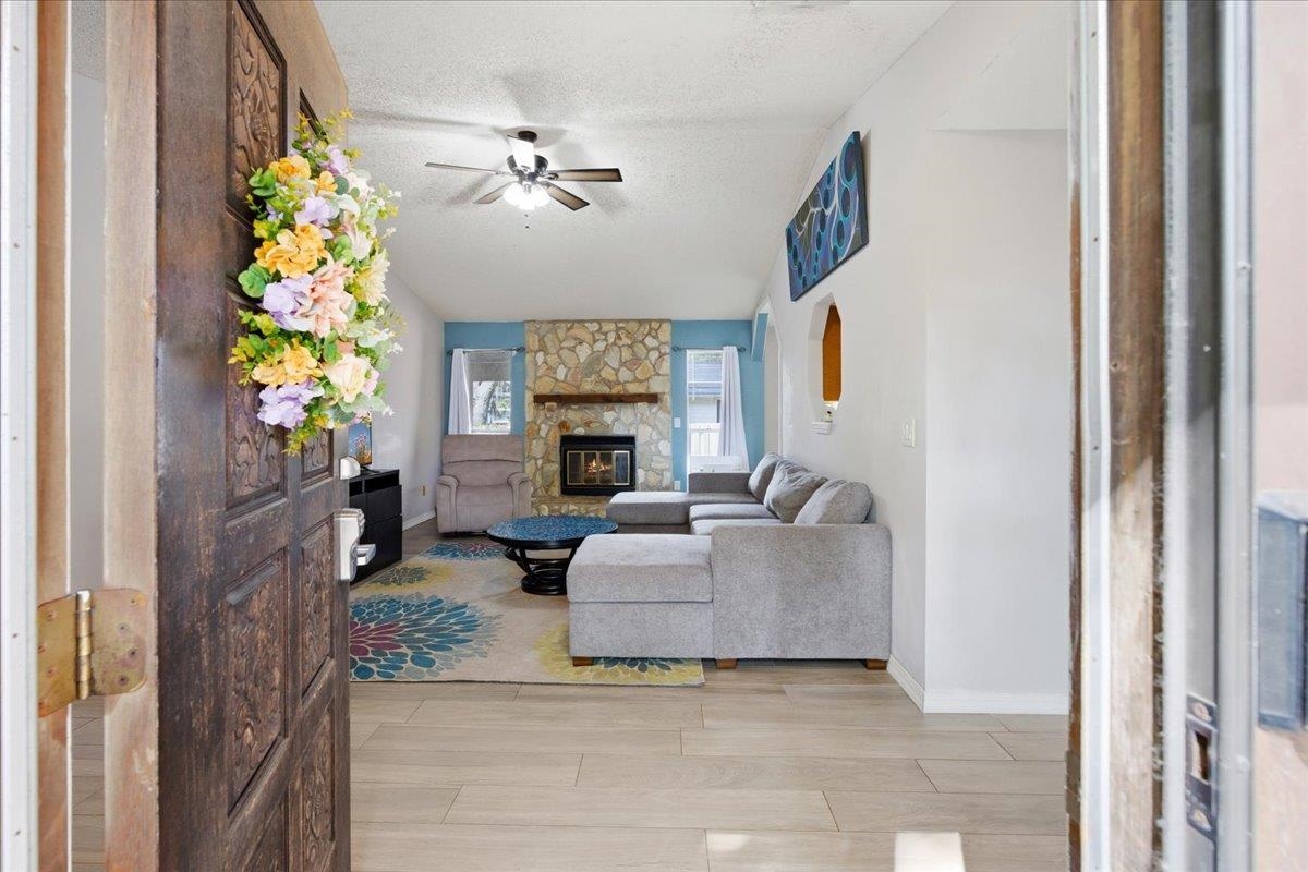 Image 7 of 55 For 204 Queen Rd