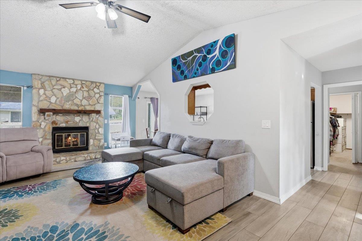 Image 9 of 55 For 204 Queen Rd