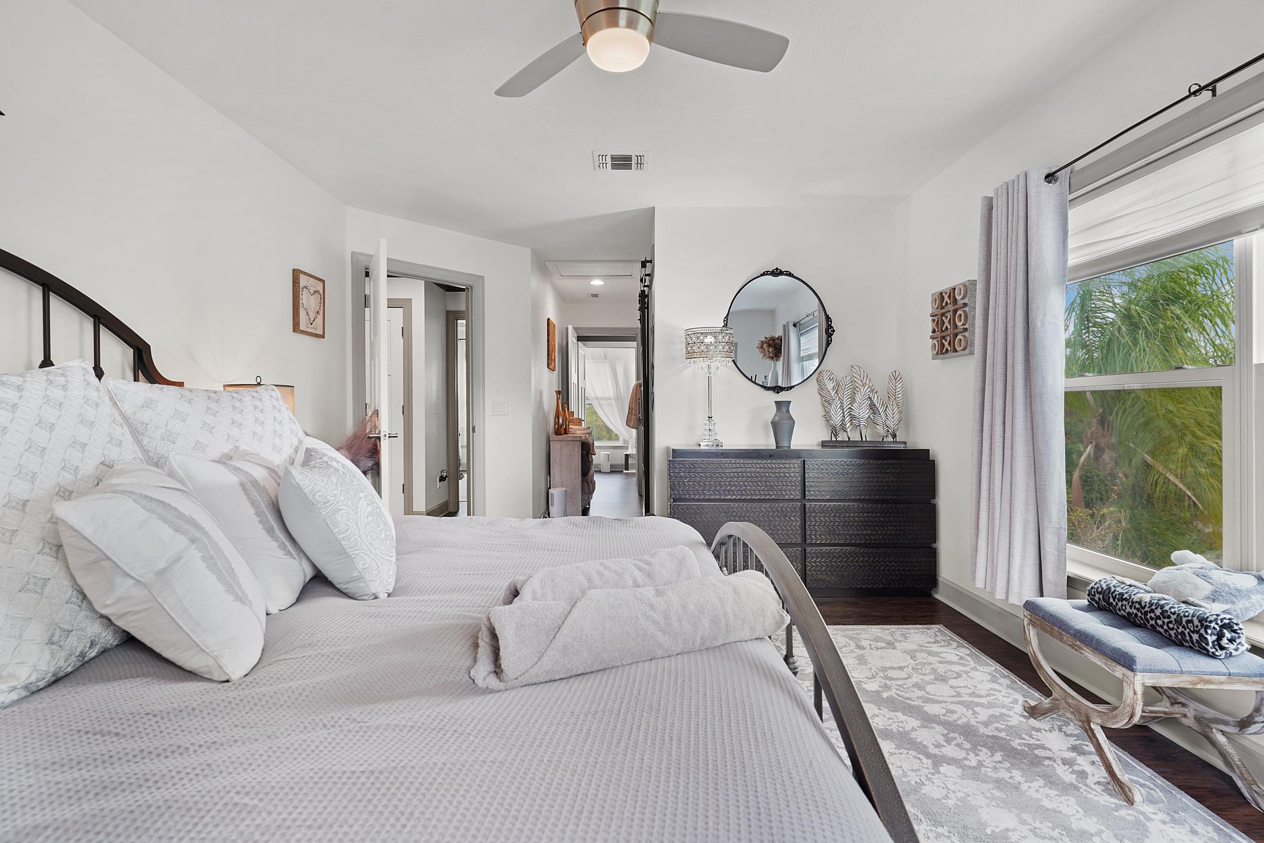 Image 28 of 53 For 500 Turnberry Ln