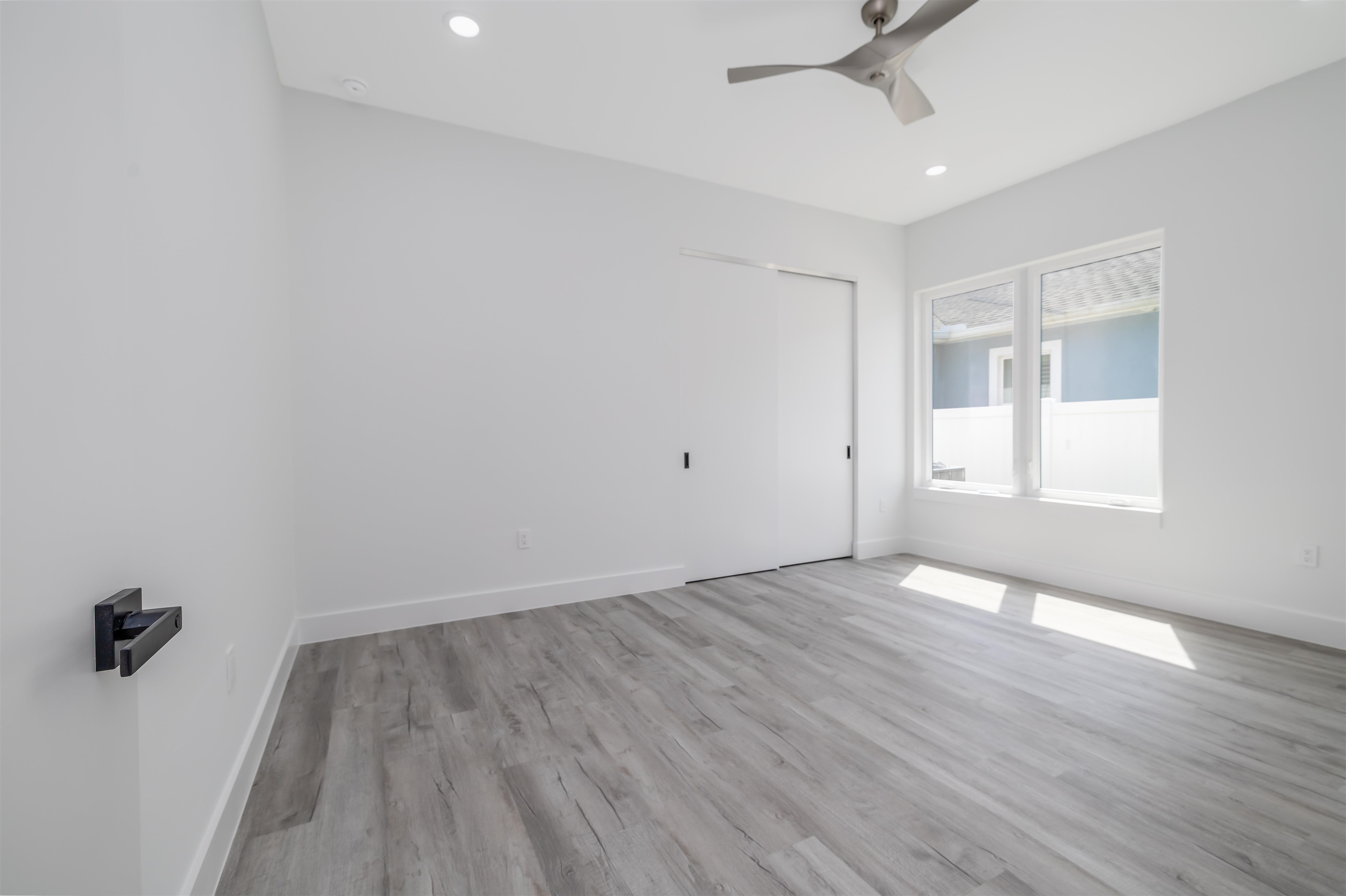 Image 19 of 45 For 34 Fallen Oak Nw