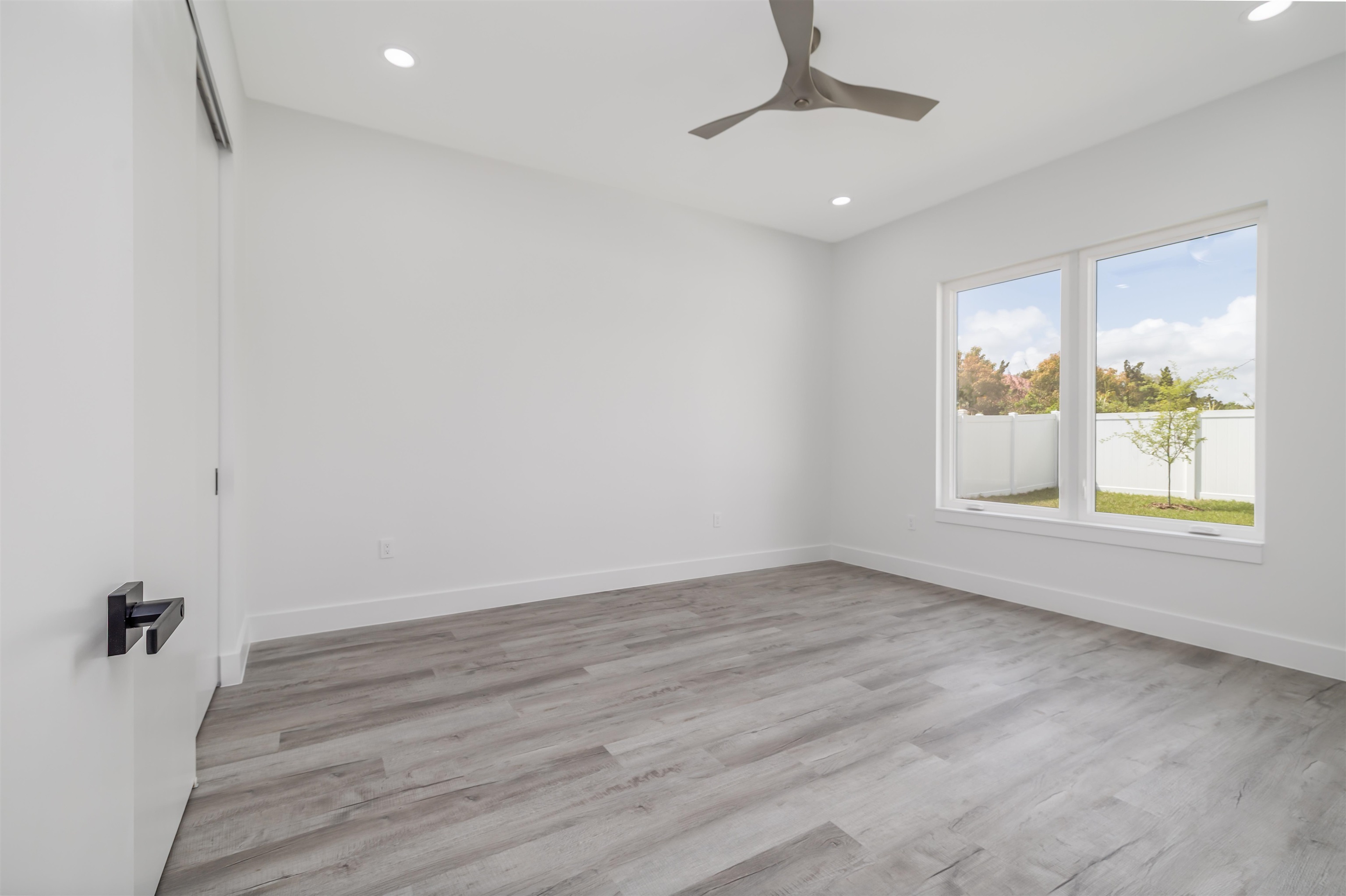 Image 27 of 45 For 34 Fallen Oak Nw