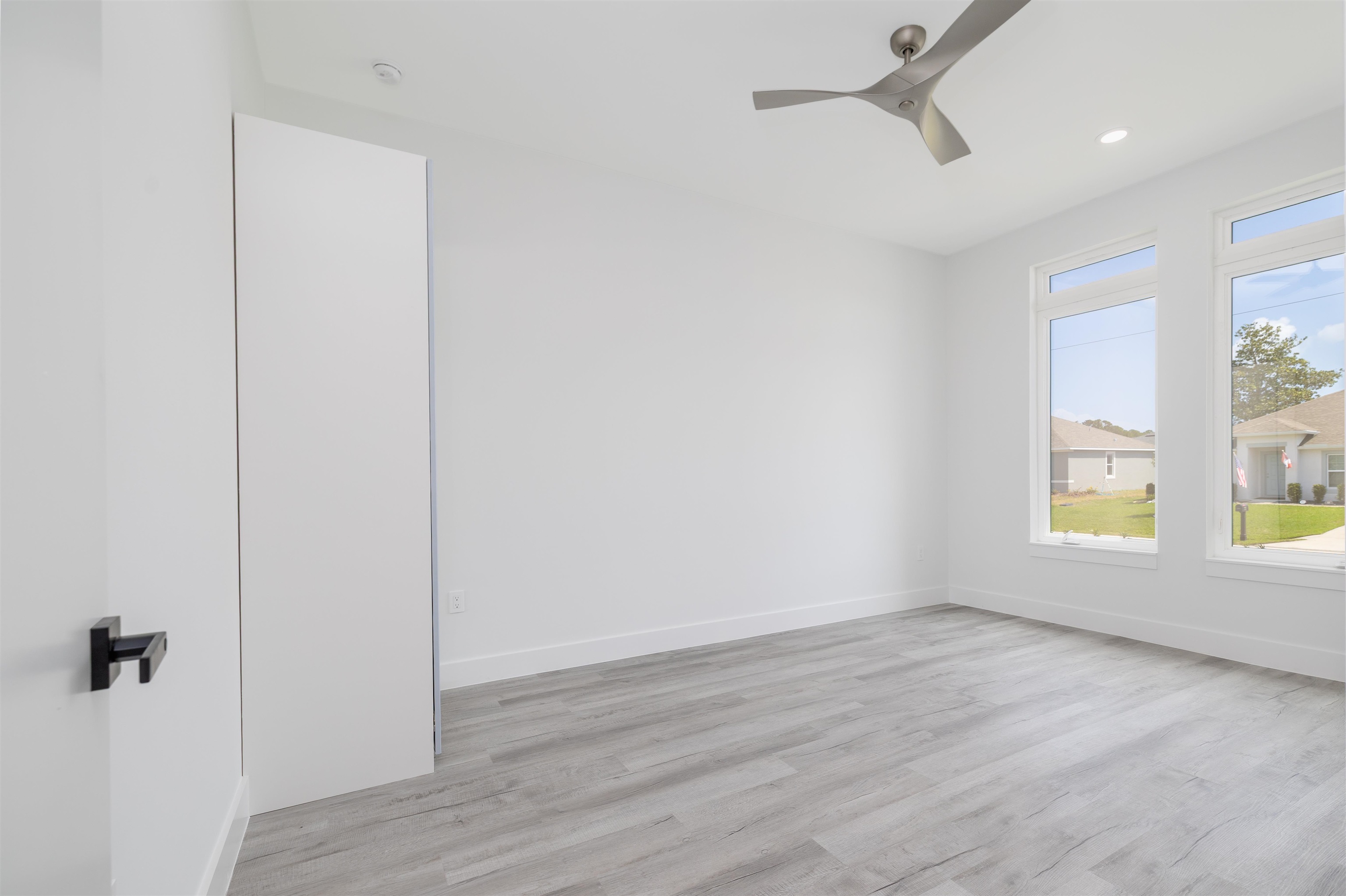 Image 33 of 45 For 34 Fallen Oak Nw