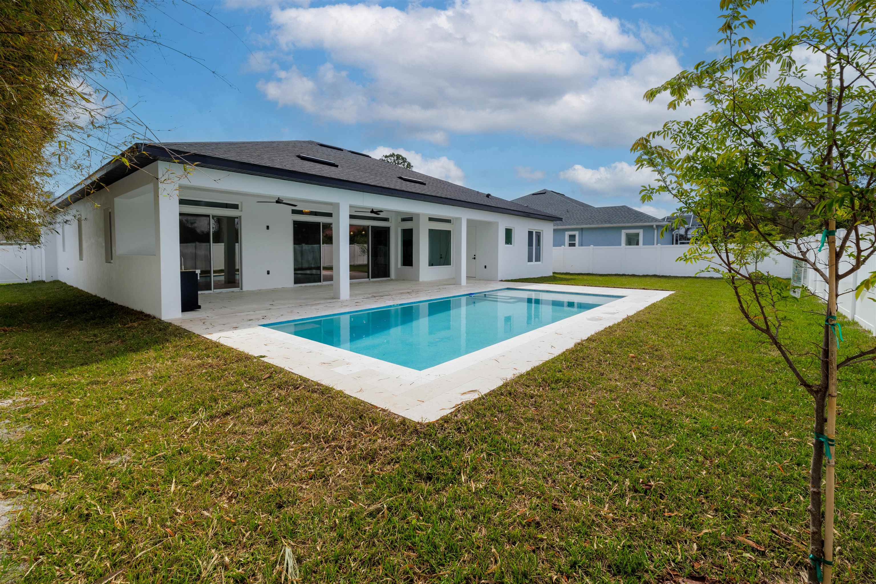 Image 35 of 45 For 34 Fallen Oak Nw