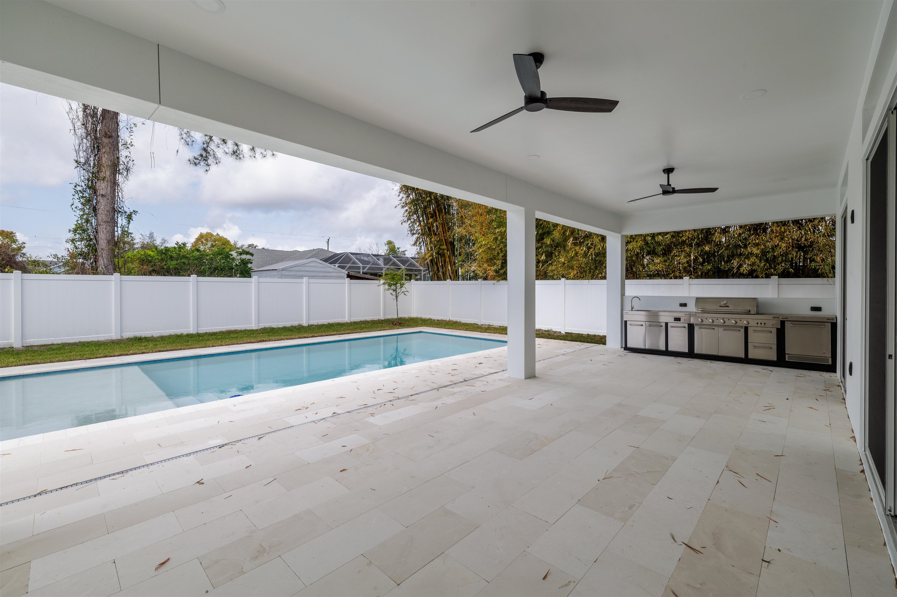 Image 37 of 45 For 34 Fallen Oak Nw