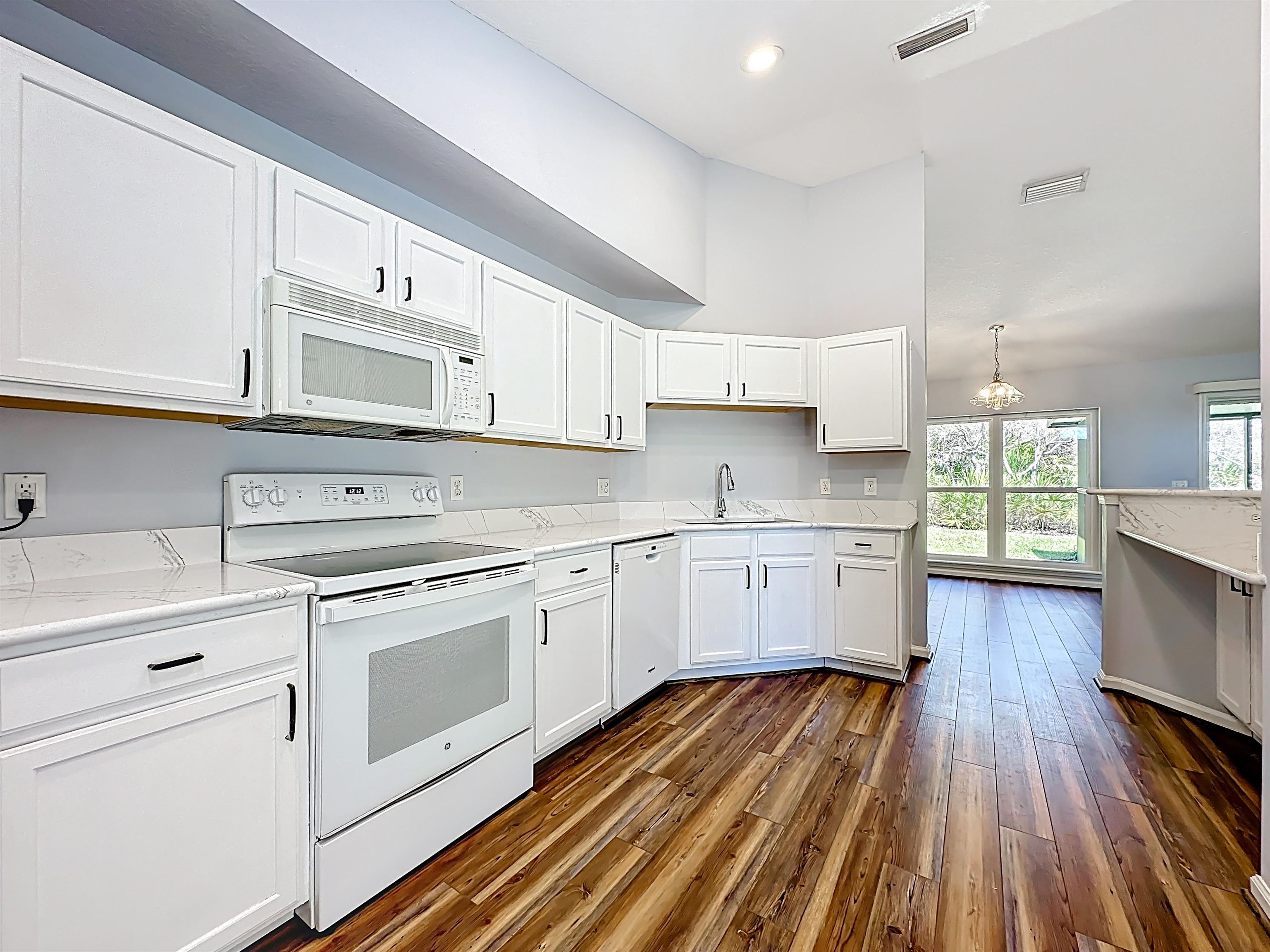 Image 22 of 68 For 200 Merida Rd