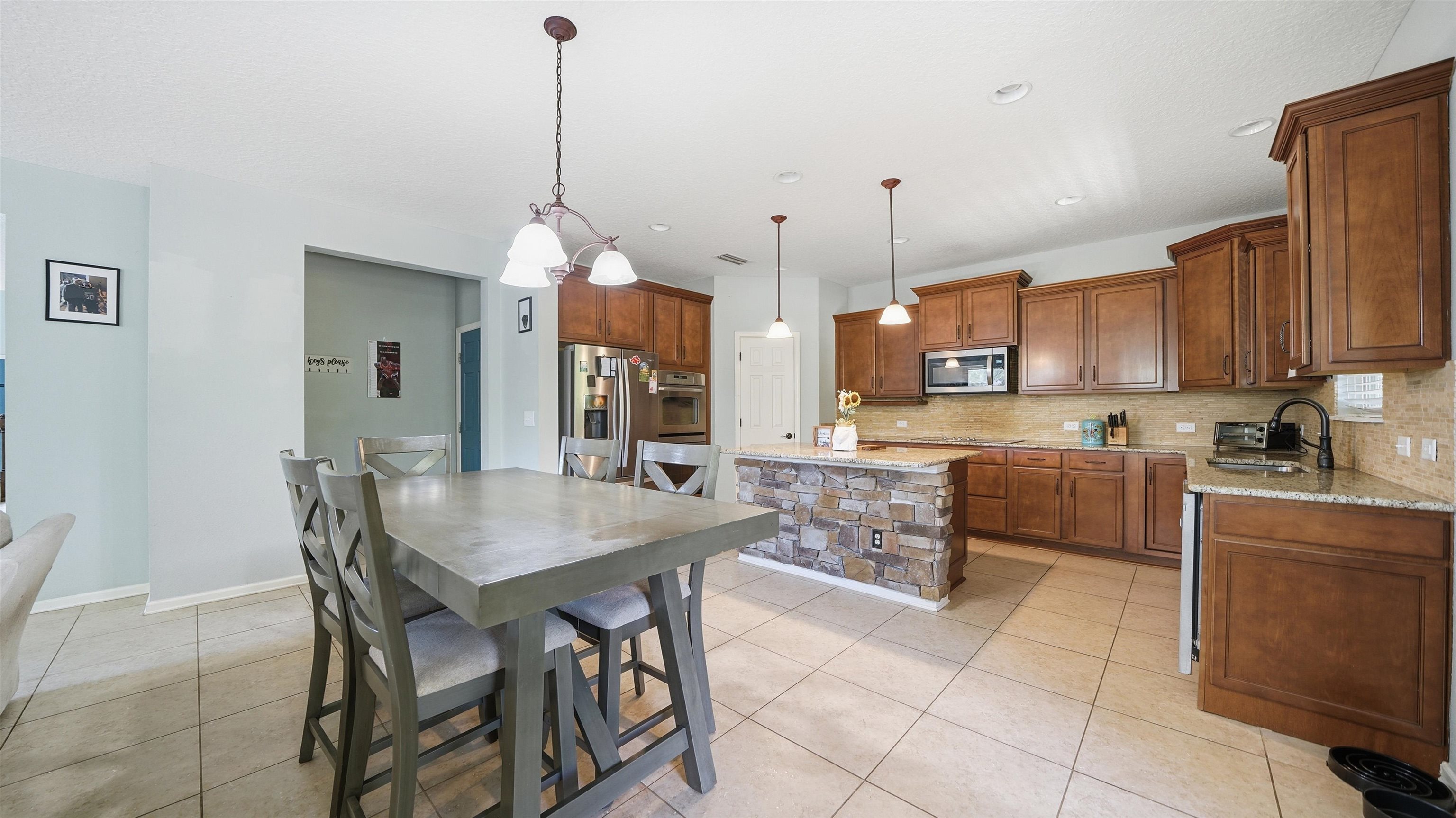 Image 13 of 58 For 104 Claremont Ct