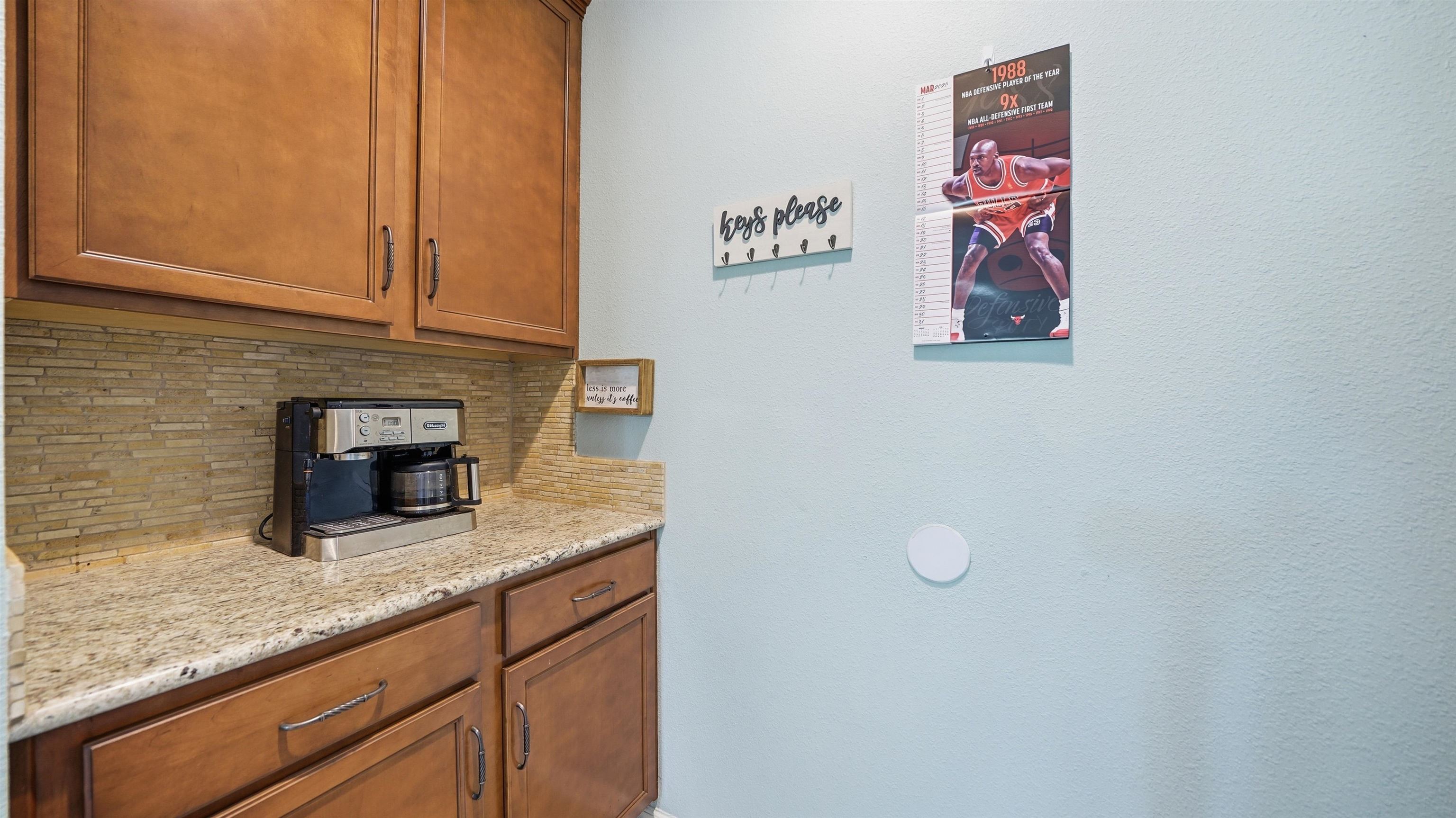 Image 18 of 58 For 104 Claremont Ct