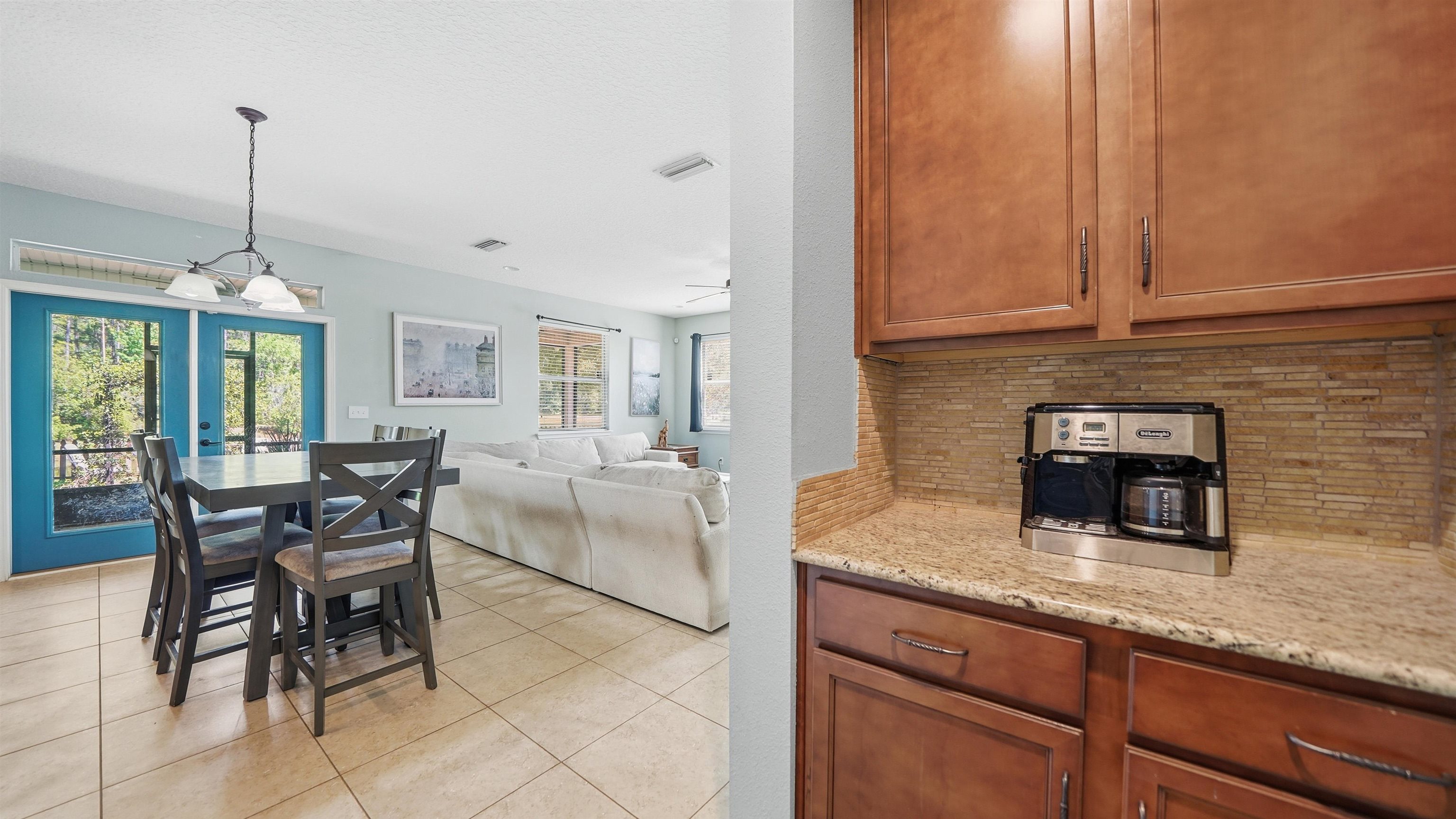 Image 19 of 58 For 104 Claremont Ct