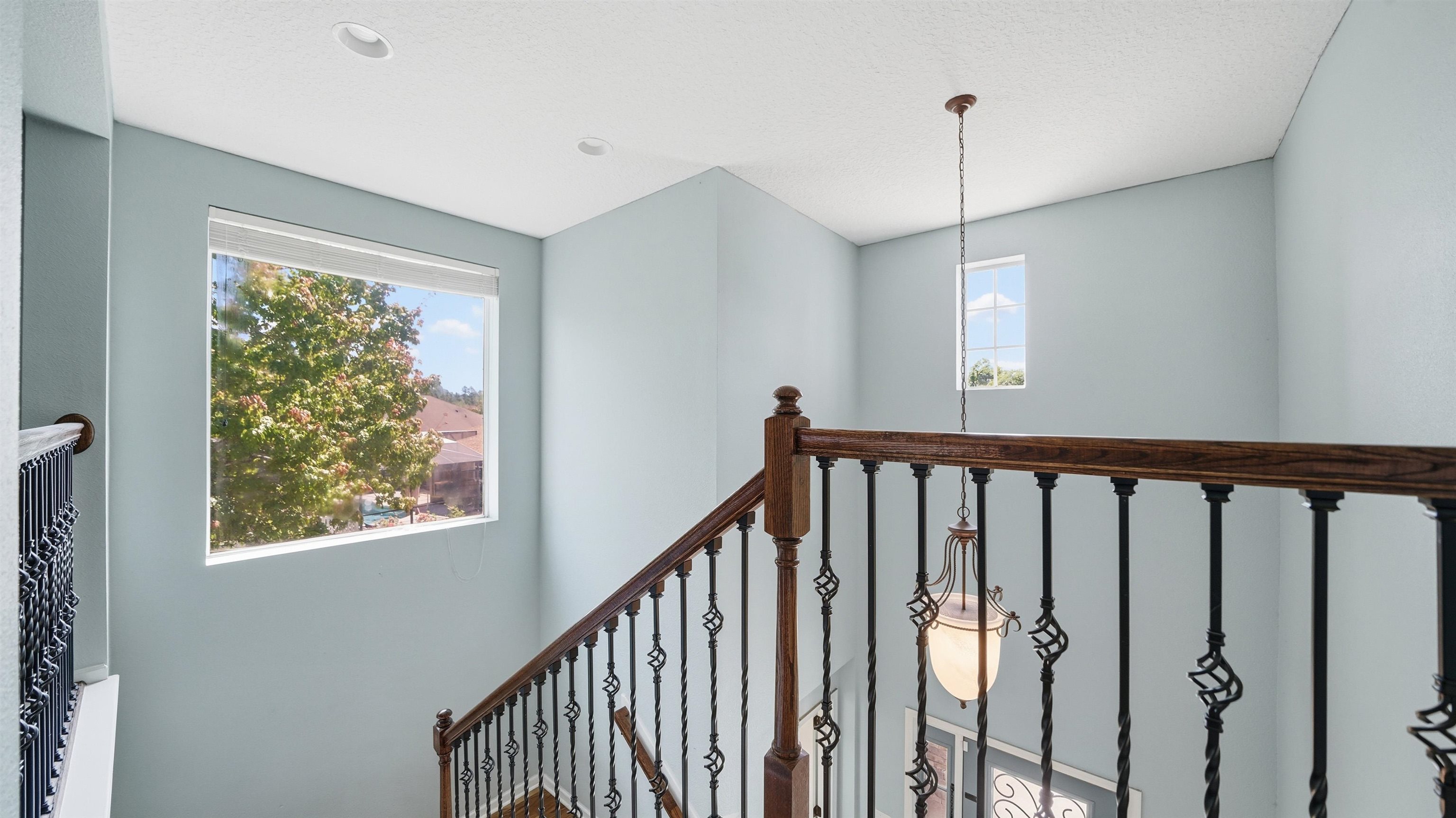 Image 22 of 58 For 104 Claremont Ct