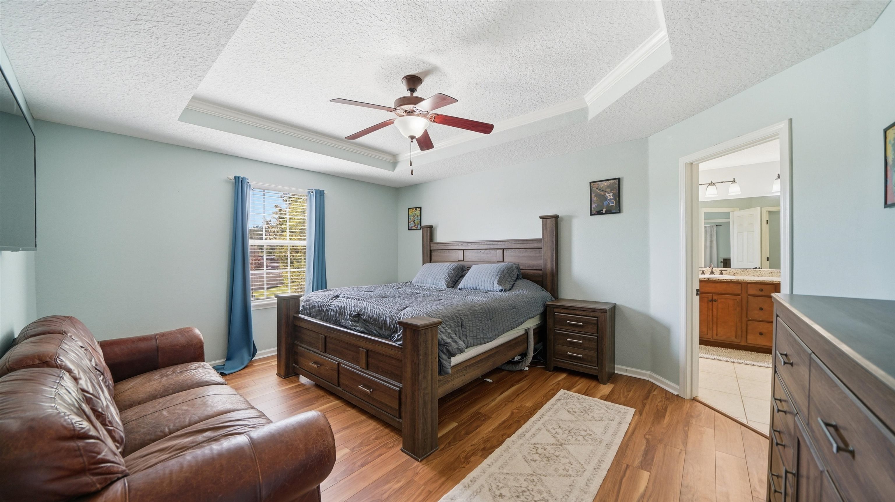 Image 26 of 58 For 104 Claremont Ct