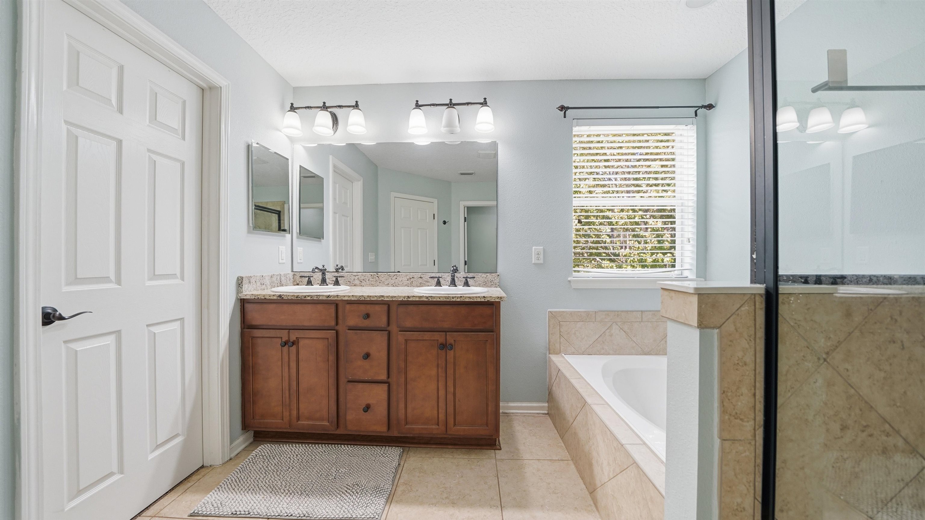 Image 30 of 58 For 104 Claremont Ct