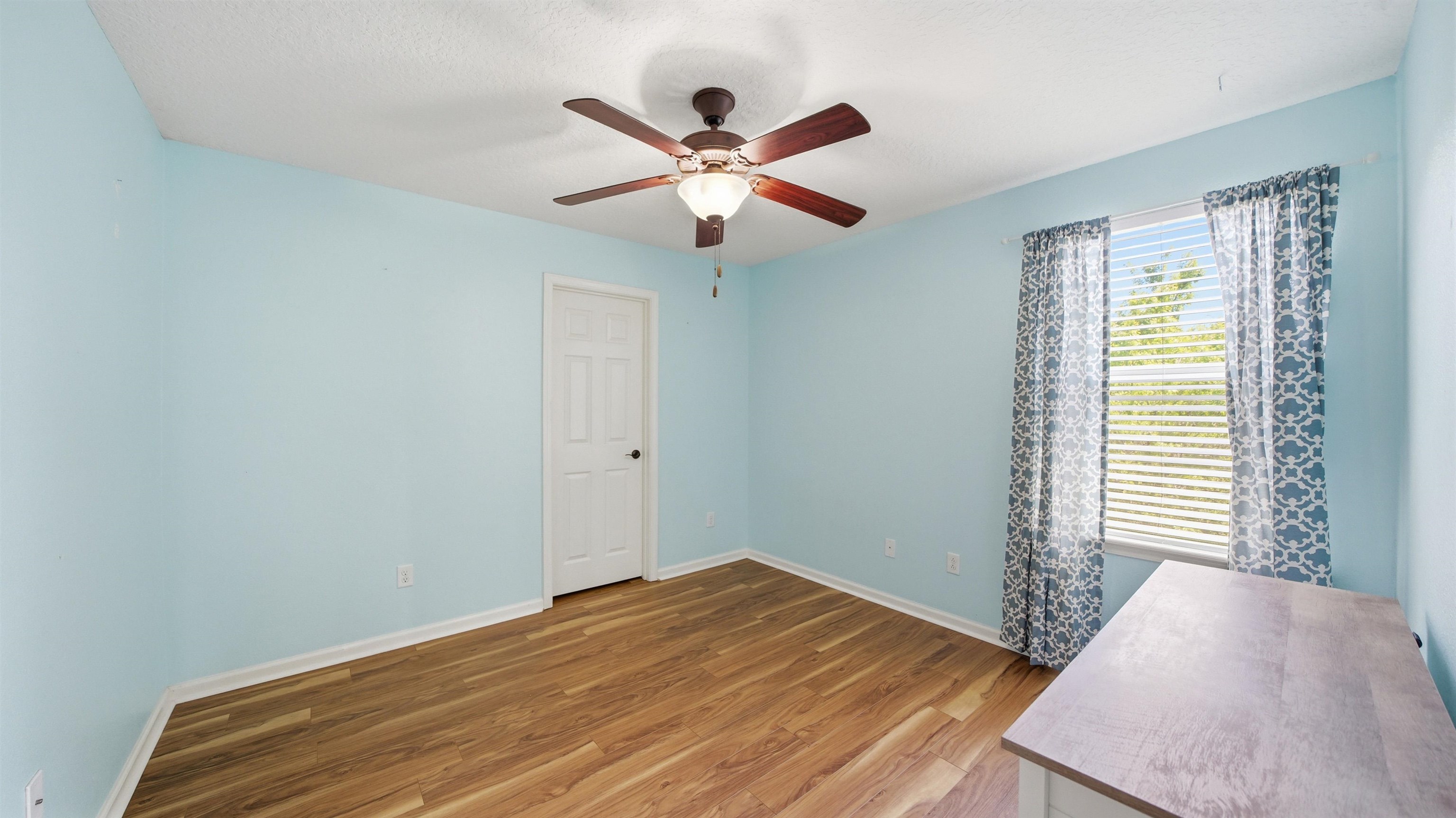 Image 32 of 58 For 104 Claremont Ct