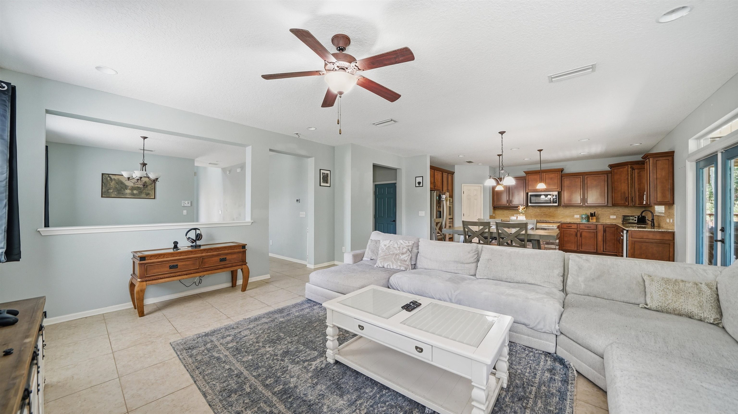 Image 5 of 58 For 104 Claremont Ct