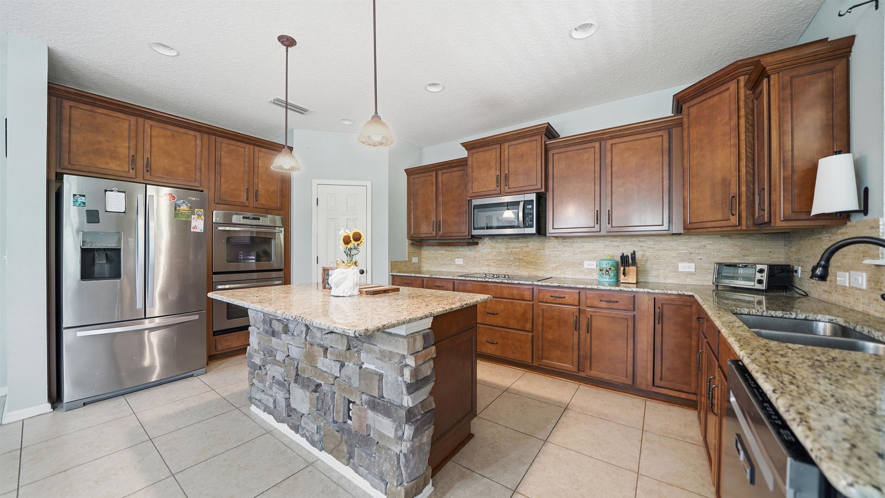 Image 6 of 58 For 104 Claremont Ct