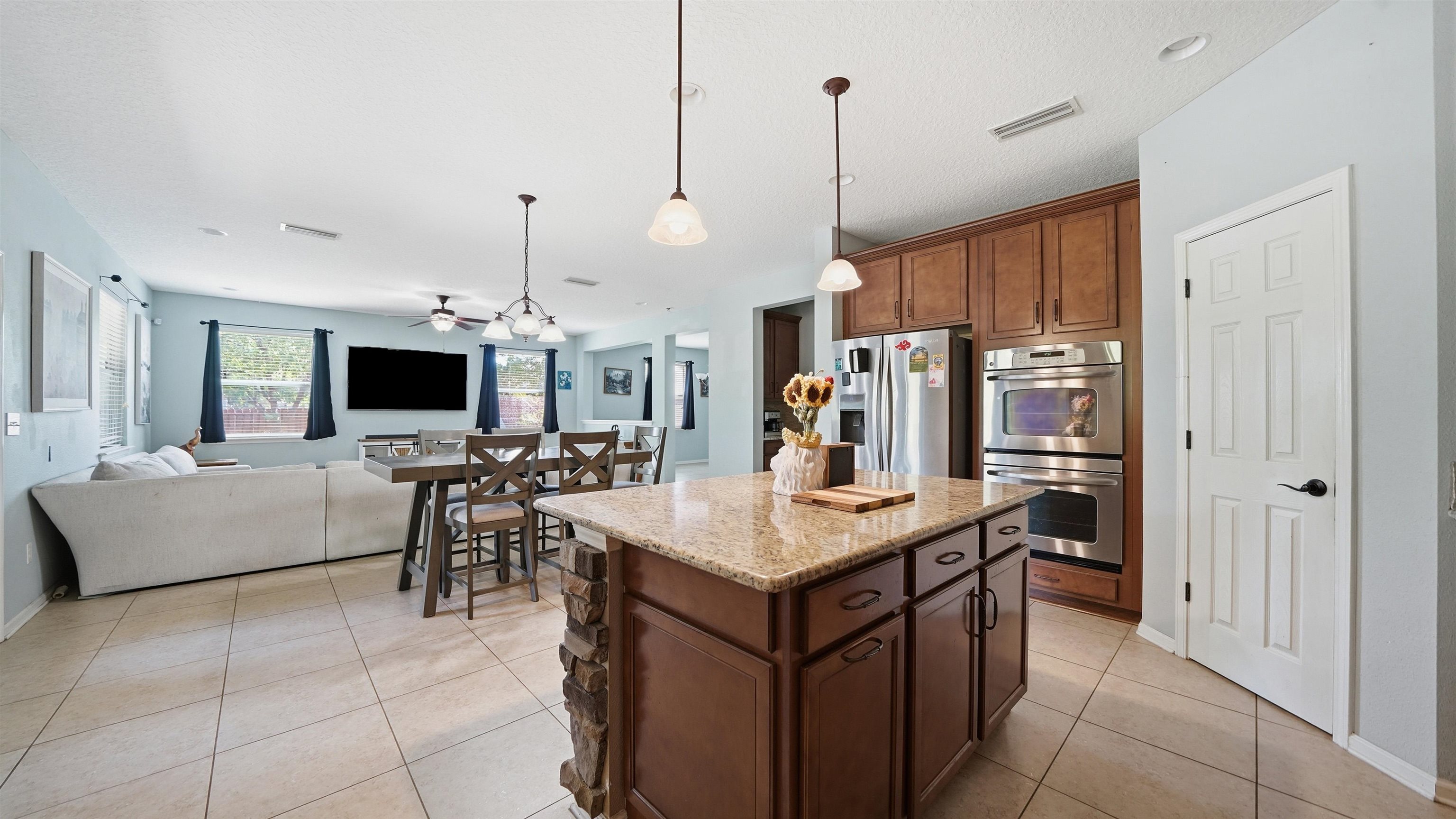 Image 7 of 58 For 104 Claremont Ct