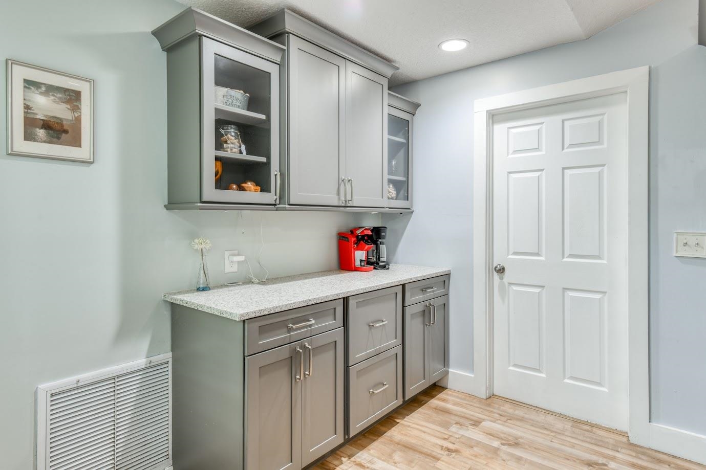 Image 14 of 39 For 5398 Soundview Ave (pool Home)