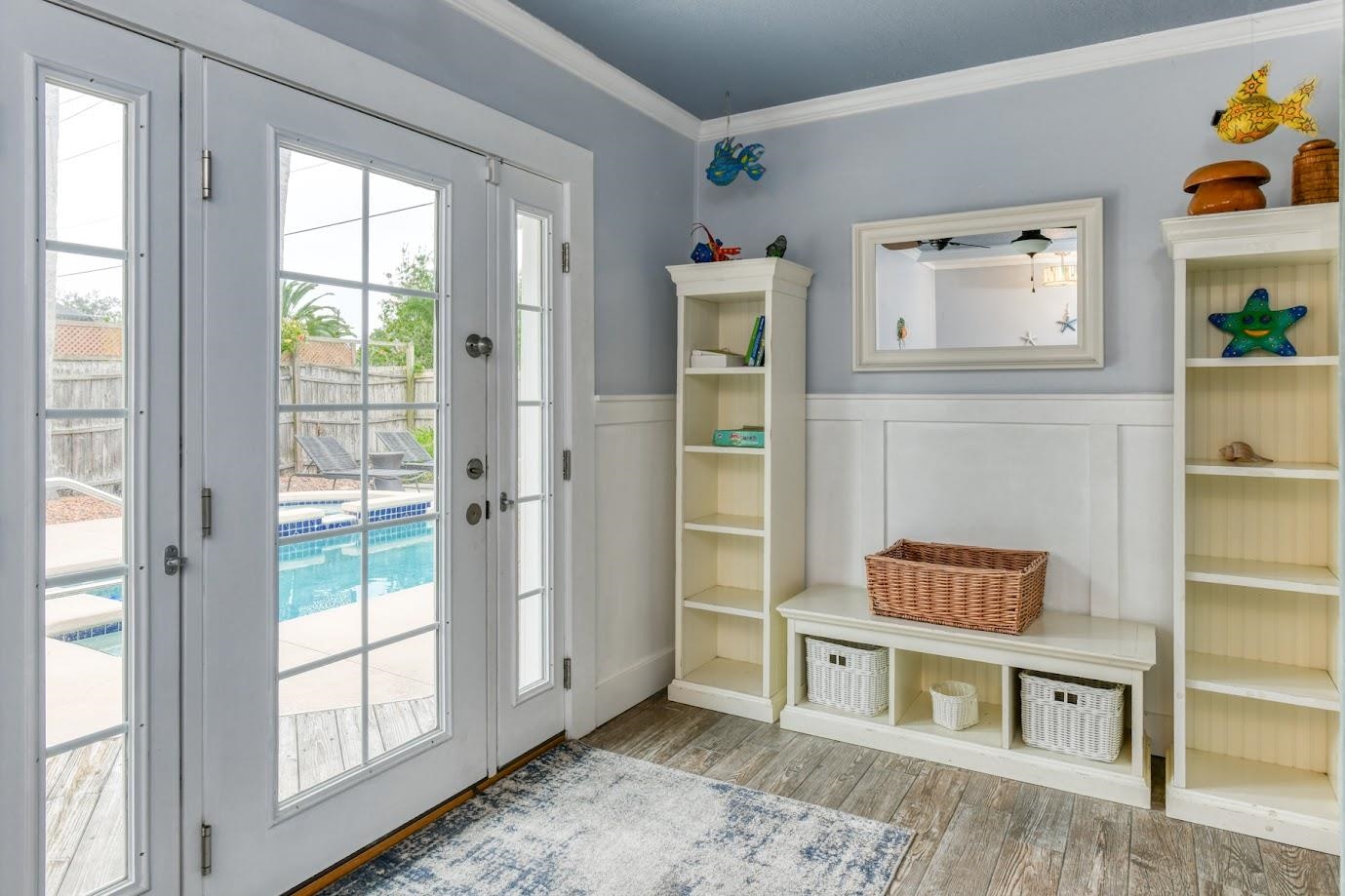 Image 16 of 39 For 5398 Soundview Ave (pool Home)