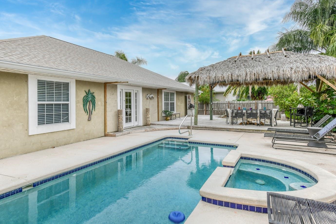 Image 18 of 39 For 5398 Soundview Ave (pool Home)