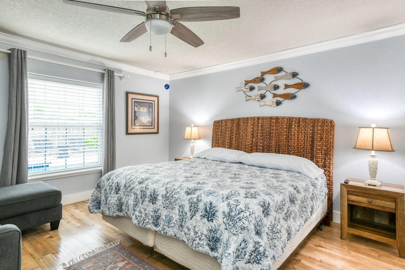 Image 22 of 39 For 5398 Soundview Ave (pool Home)