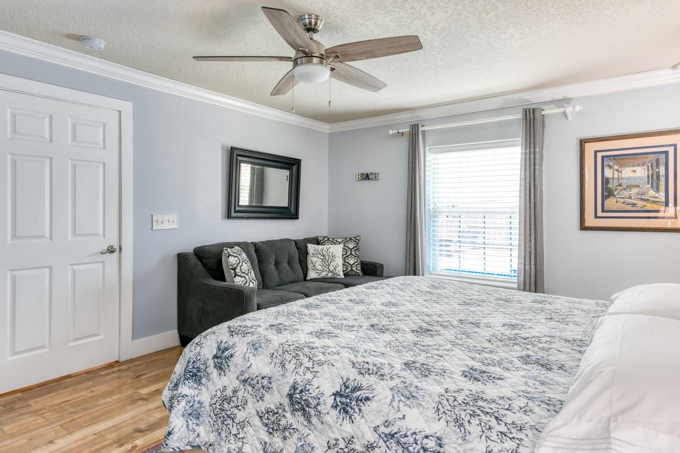 Image 23 of 39 For 5398 Soundview Ave (pool Home)
