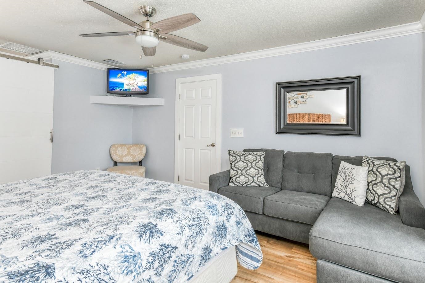 Image 24 of 39 For 5398 Soundview Ave (pool Home)