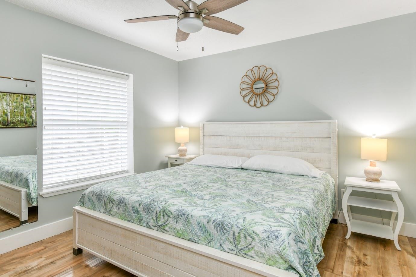 Image 31 of 39 For 5398 Soundview Ave (pool Home)