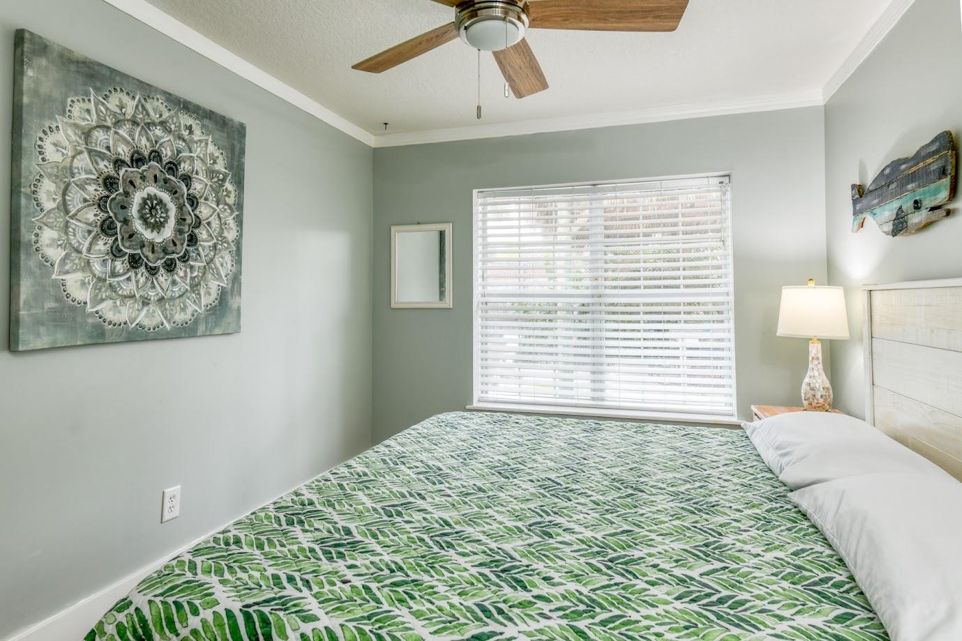 Image 34 of 39 For 5398 Soundview Ave (pool Home)