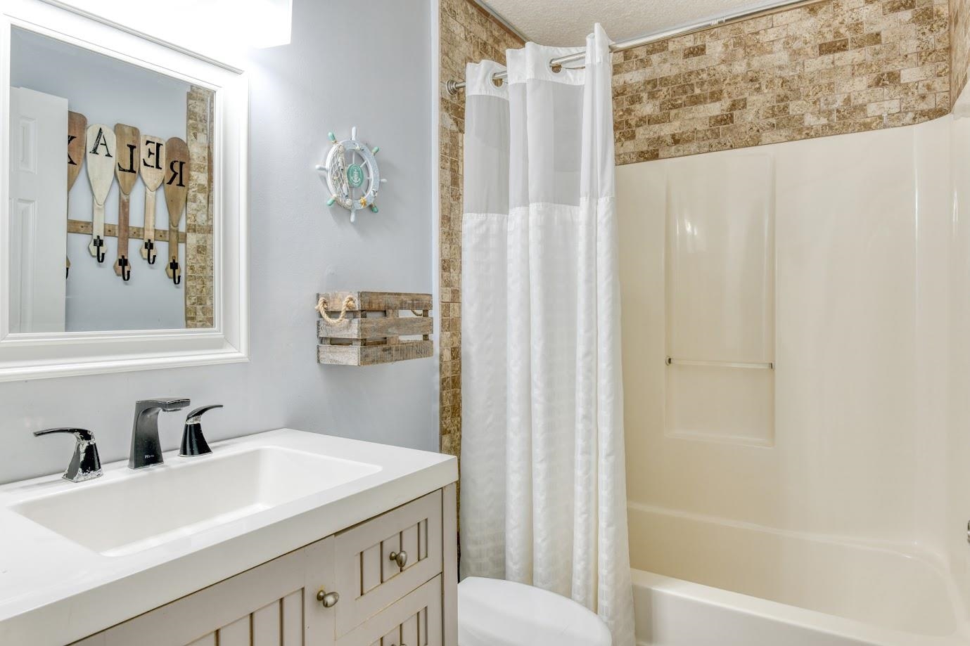 Image 36 of 39 For 5398 Soundview Ave (pool Home)
