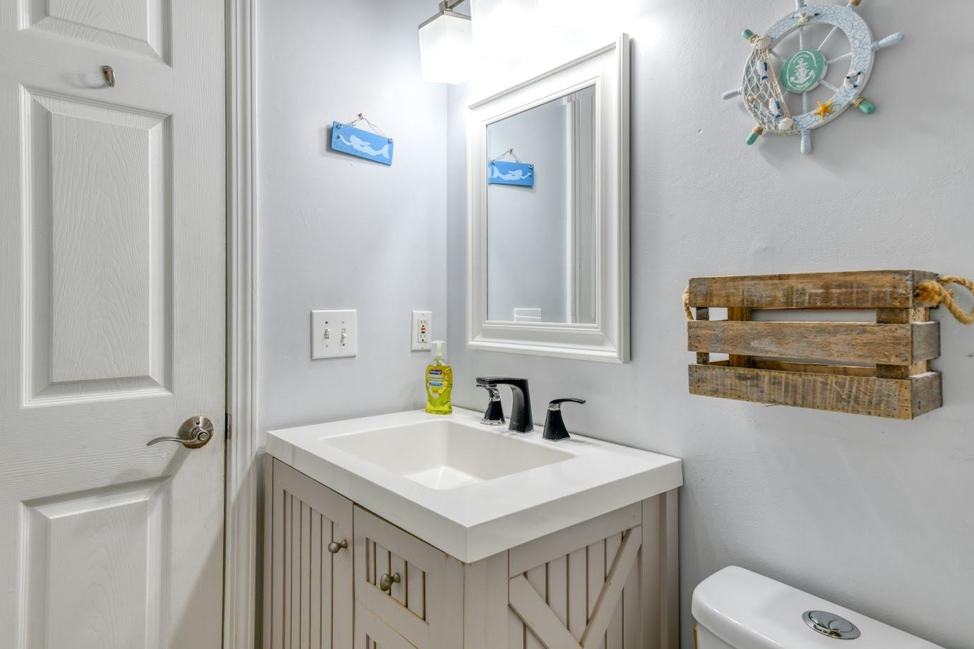 Image 37 of 39 For 5398 Soundview Ave (pool Home)