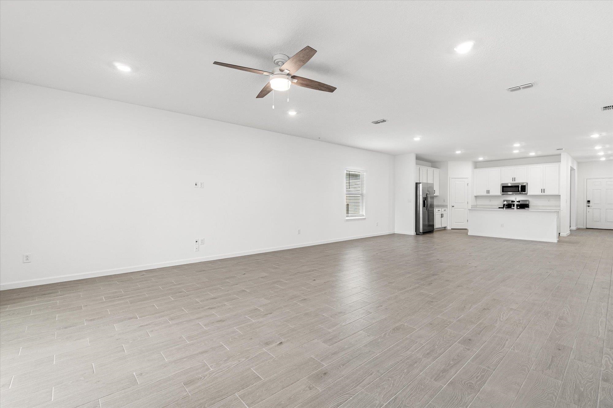 Image 14 of 67 For 89 Kingsley Park Way