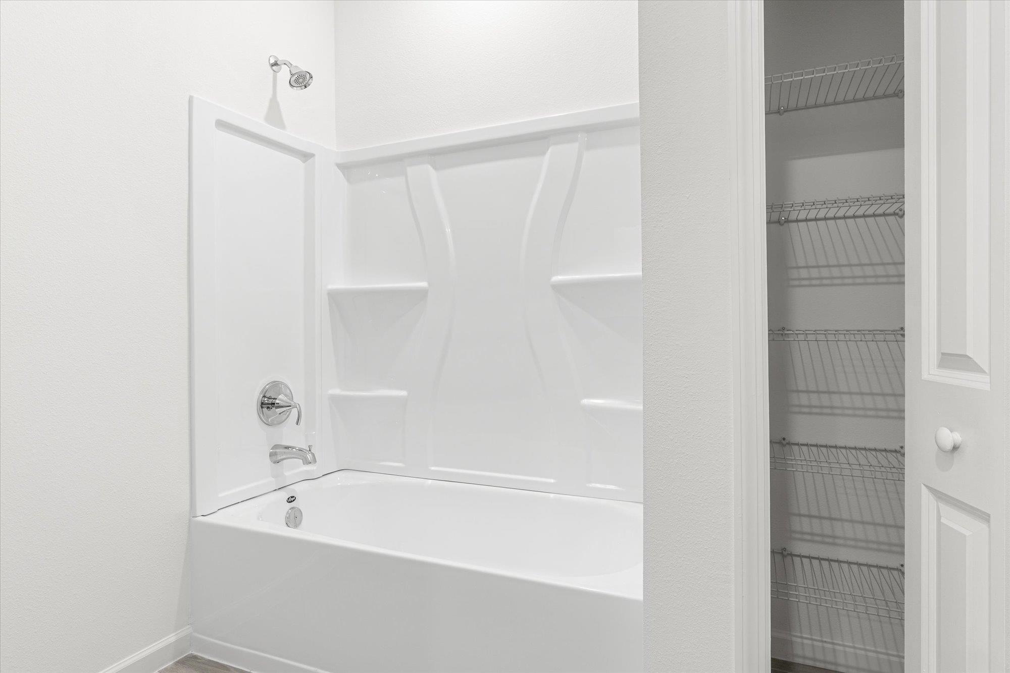 Image 28 of 67 For 89 Kingsley Park Way