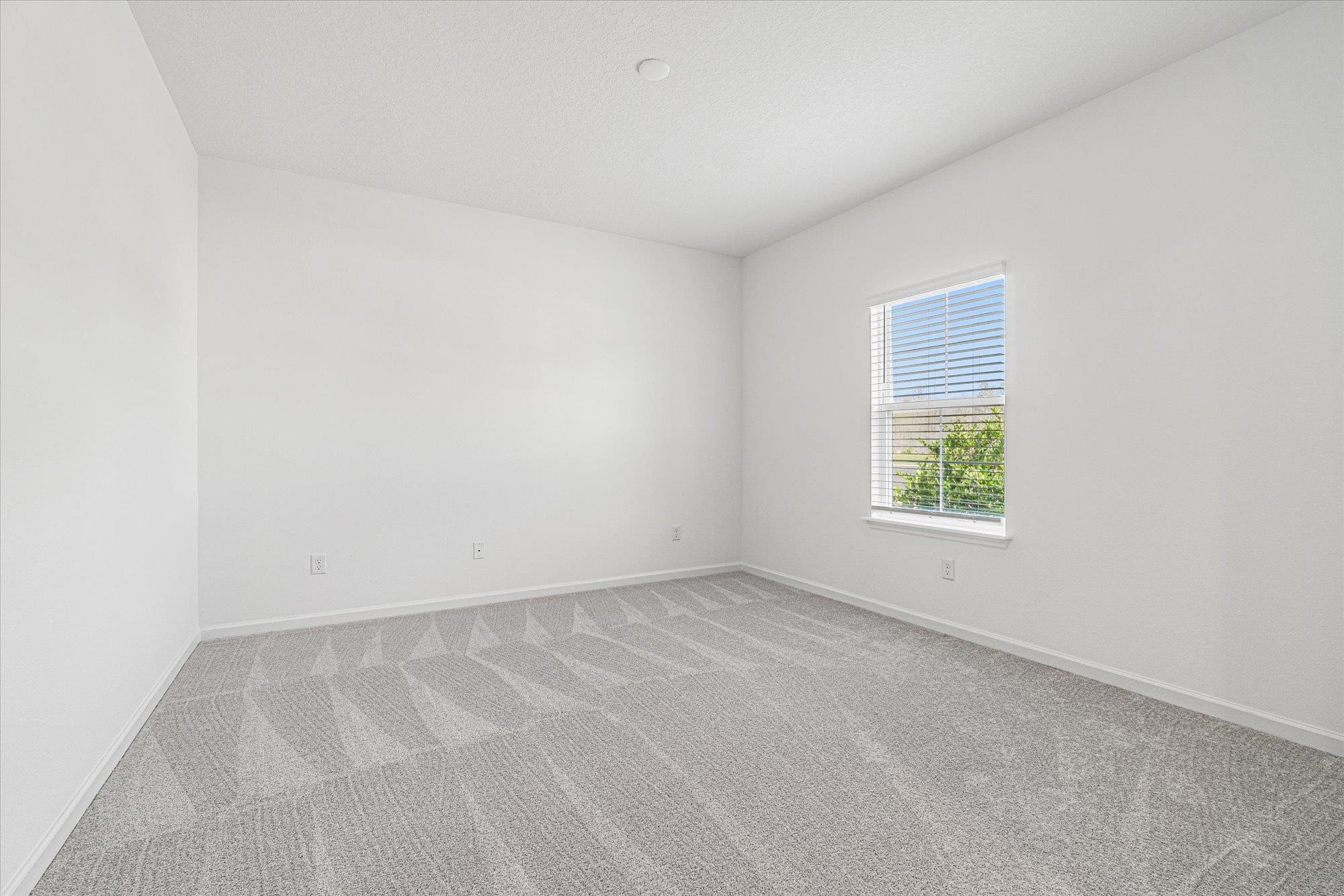 Image 34 of 67 For 89 Kingsley Park Way