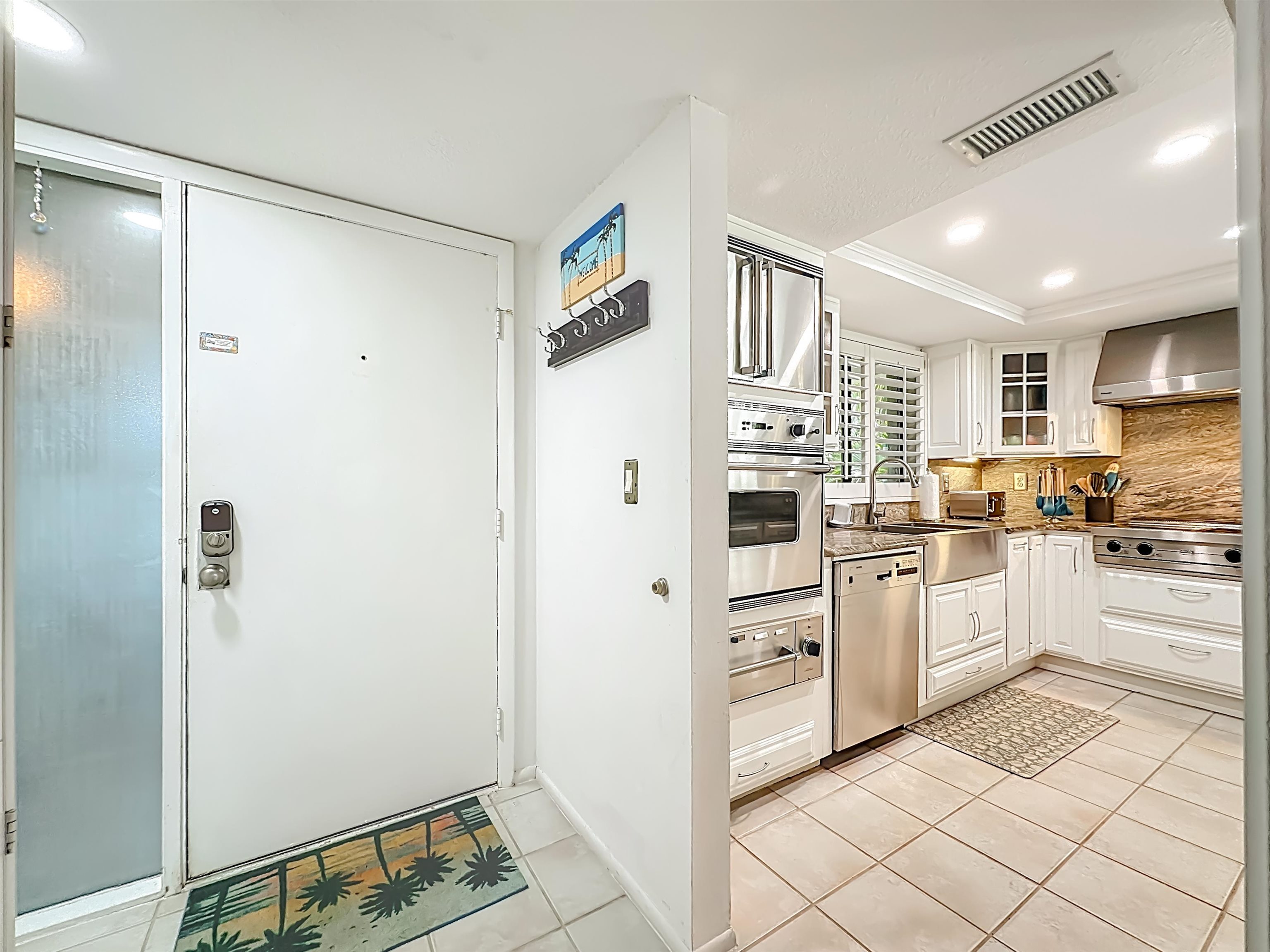 Image 11 of 60 For 51 Village Del Lago Cir