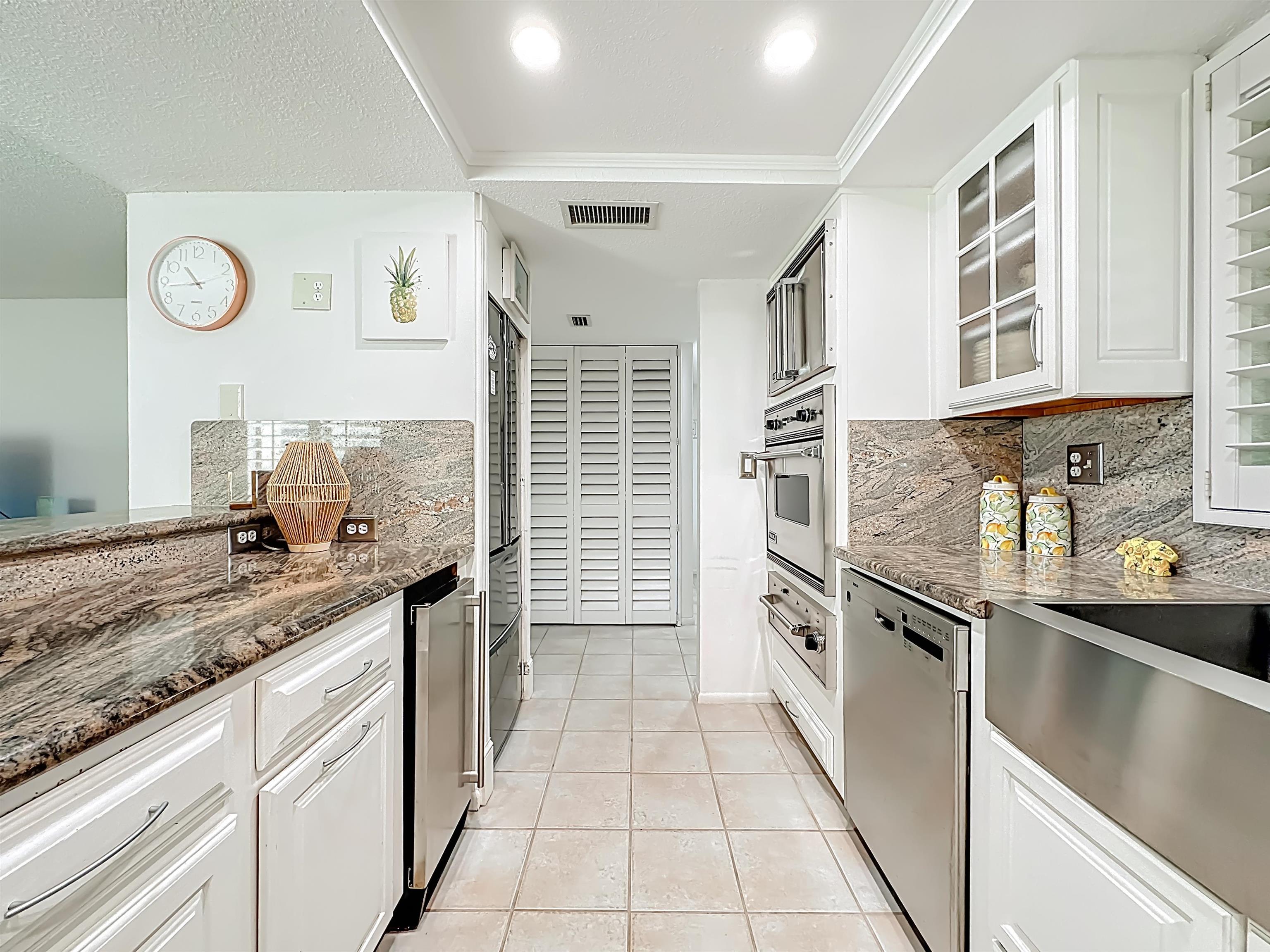 Image 19 of 60 For 51 Village Del Lago Cir