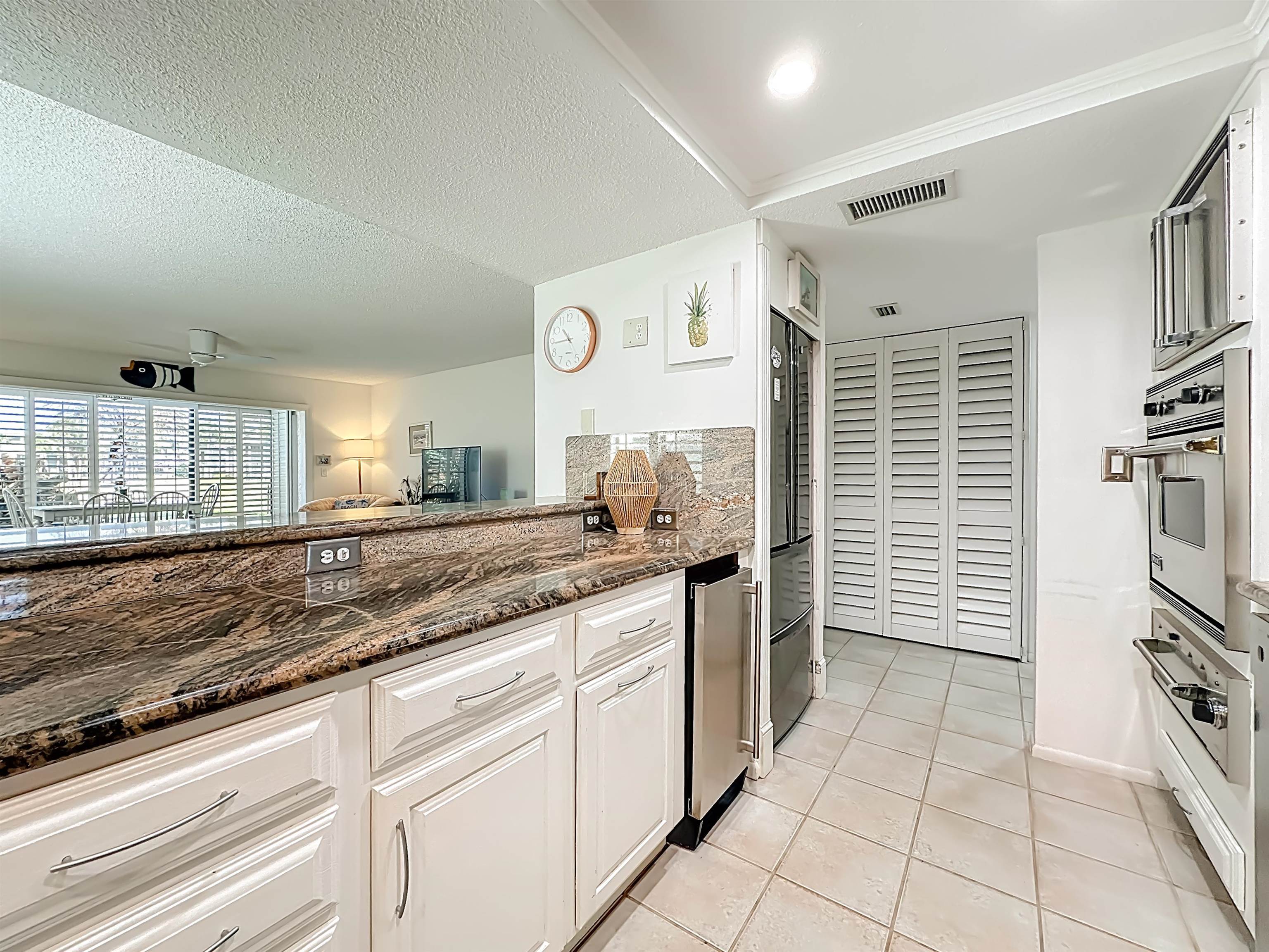 Image 20 of 60 For 51 Village Del Lago Cir