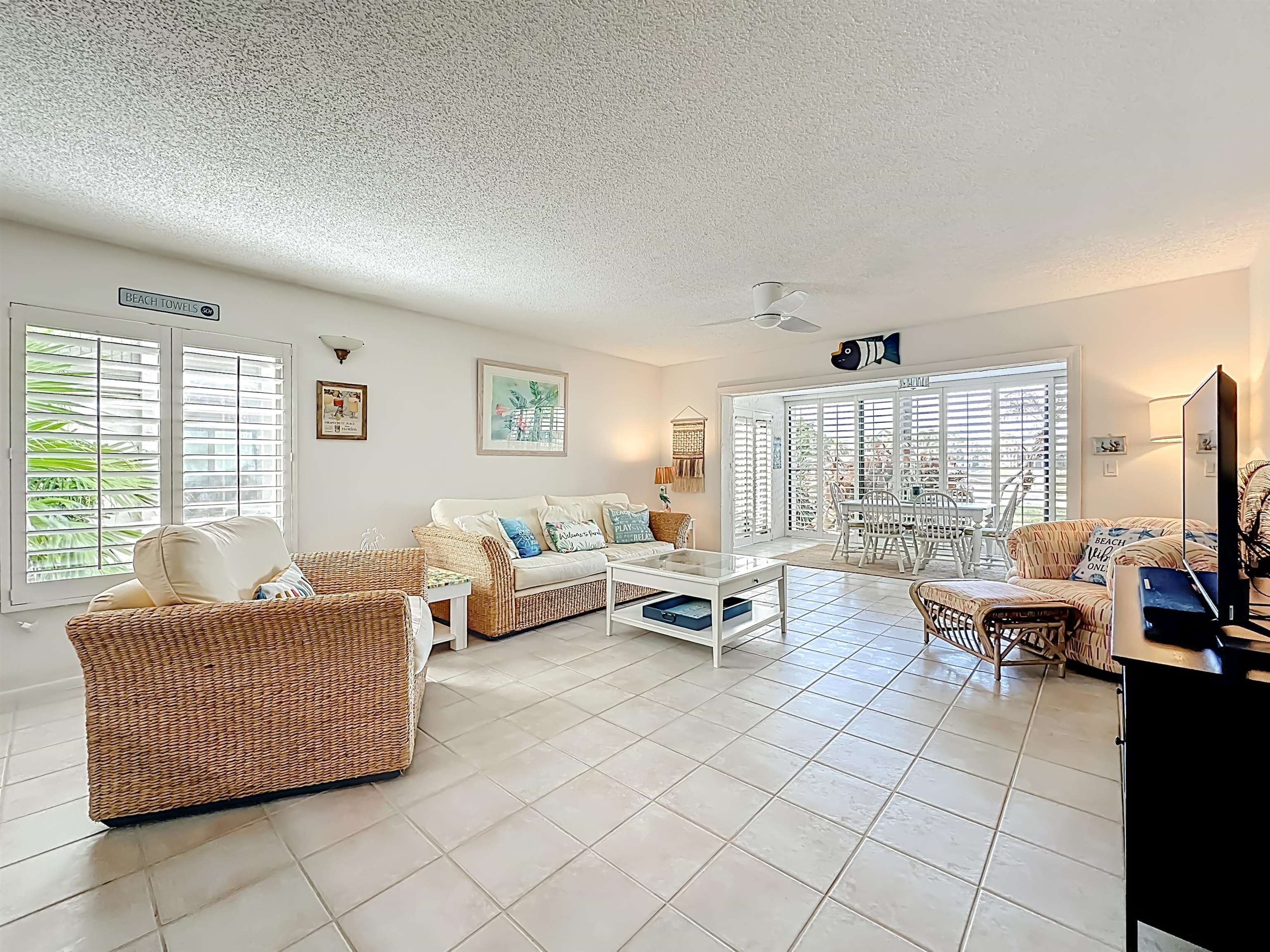 Image 25 of 60 For 51 Village Del Lago Cir