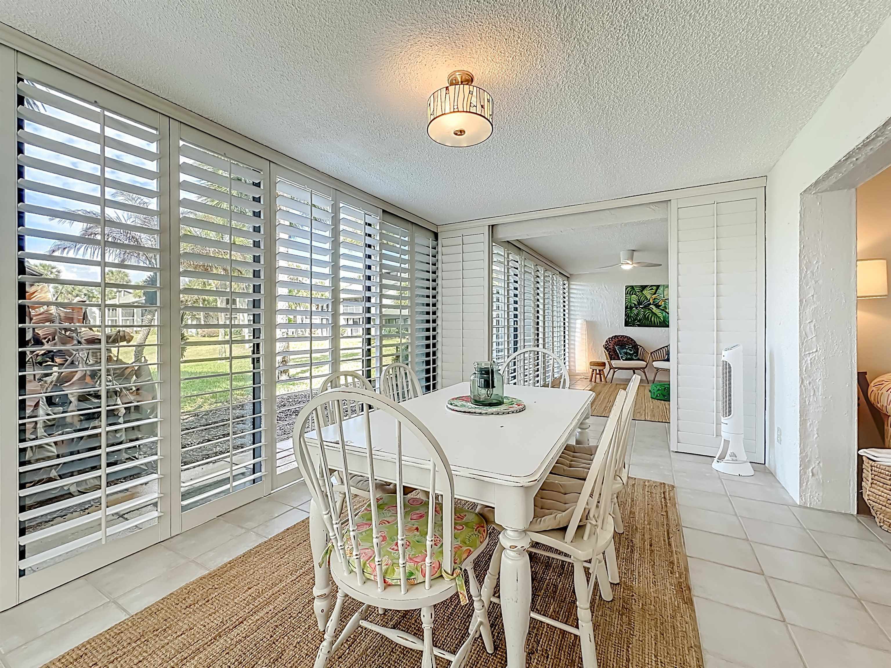 Image 29 of 60 For 51 Village Del Lago Cir