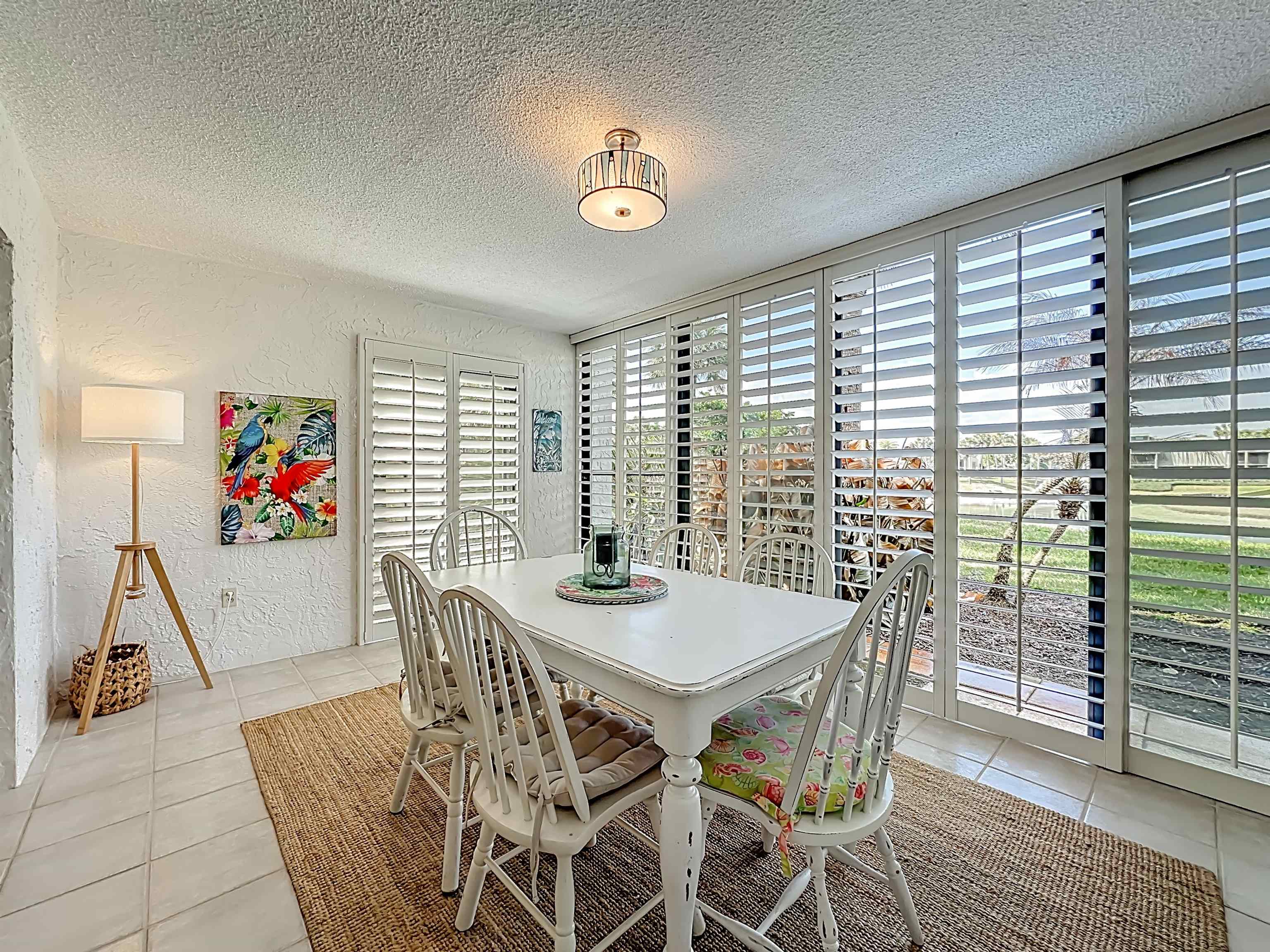 Image 31 of 60 For 51 Village Del Lago Cir